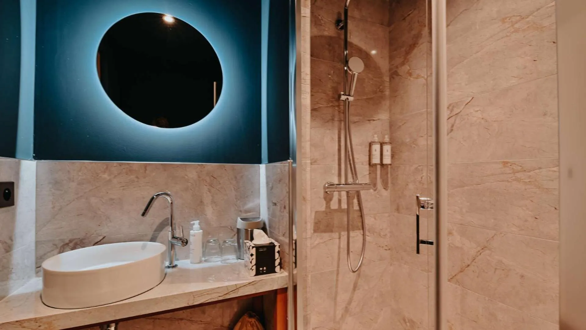 Photo of the whole room in Keystone Hôtel & Spa