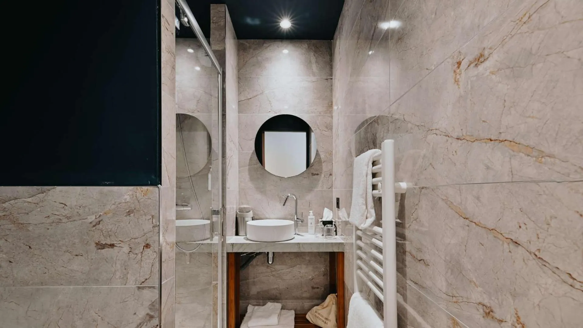 Toilet in Keystone Hôtel & Spa