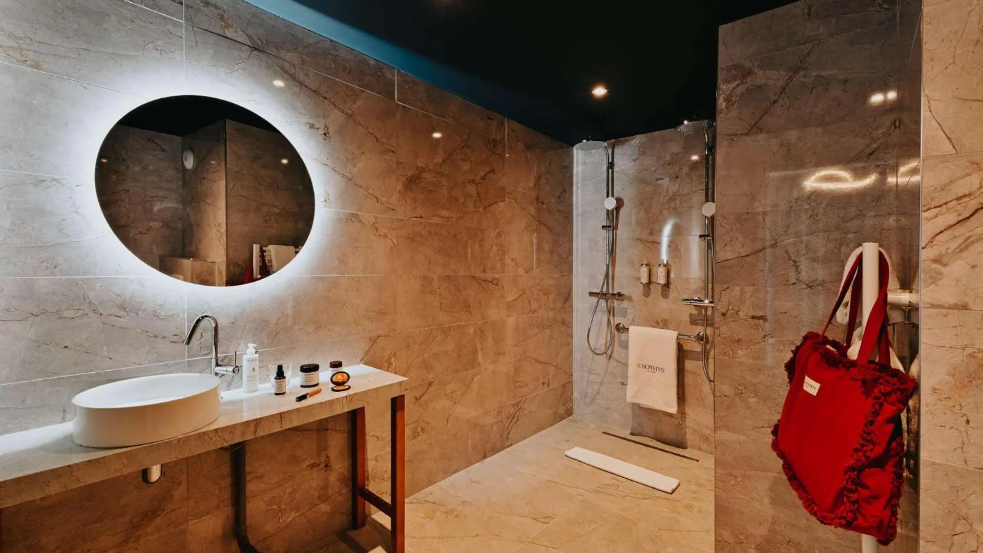 Bathroom in Keystone Hôtel & Spa