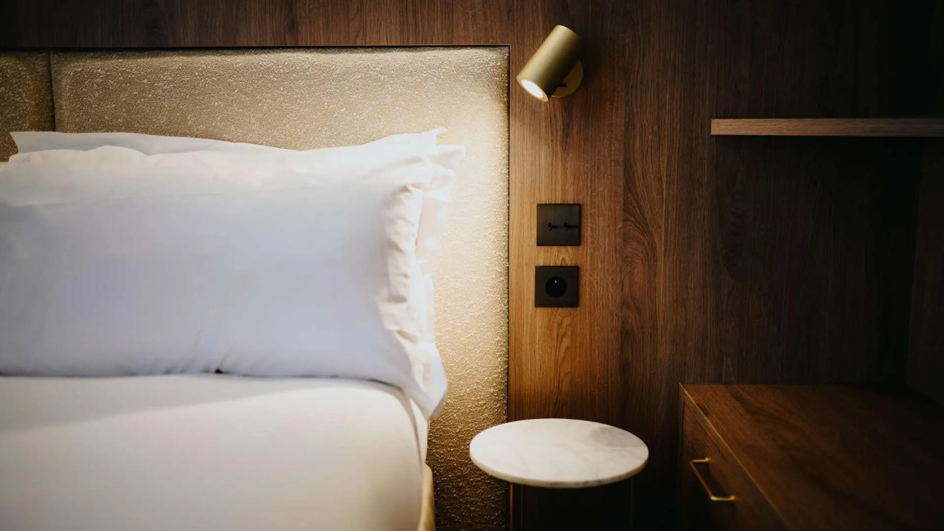 Photo of the whole room, Bed in Keystone Hôtel & Spa