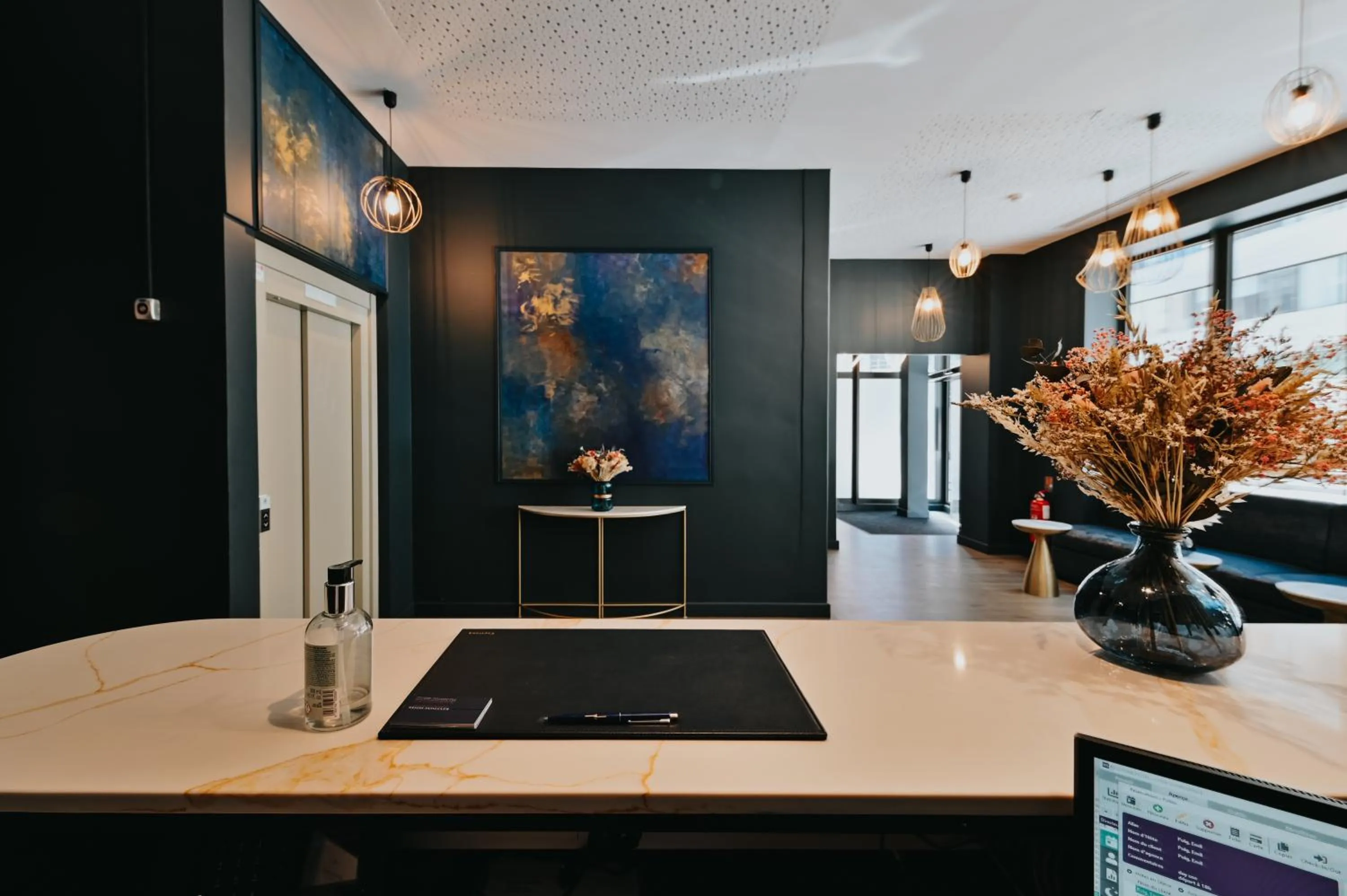 Lobby or reception in Keystone Hôtel & Spa