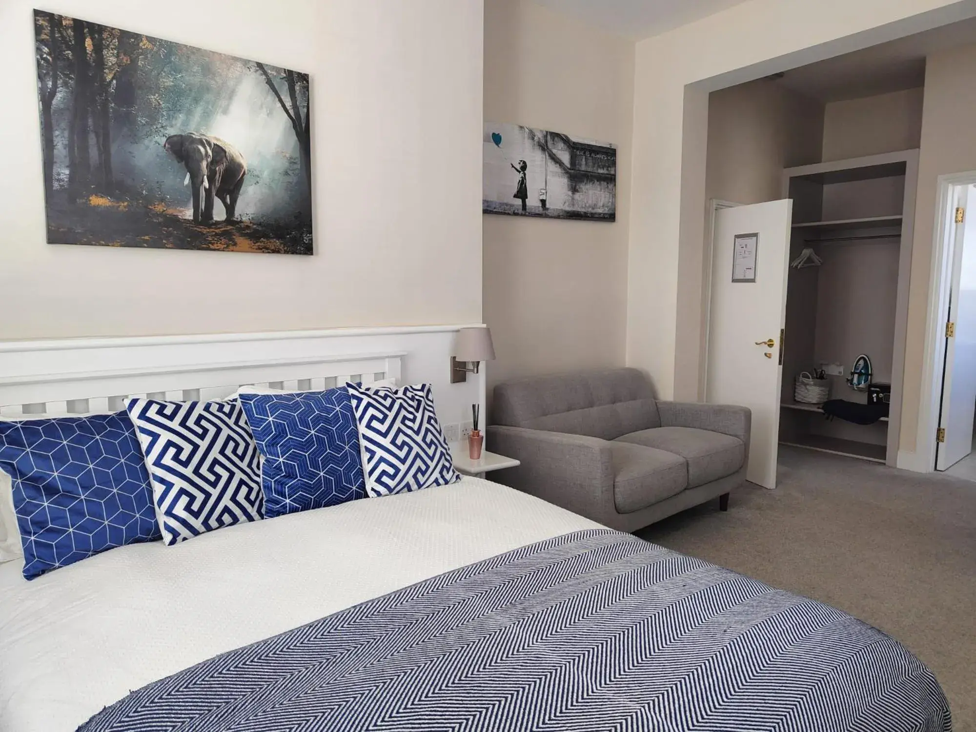 Deluxe Double Room with Shower in St Johns Boutique Hotel Deluxe Double Room with Shower in St Johns Boutique Hotel