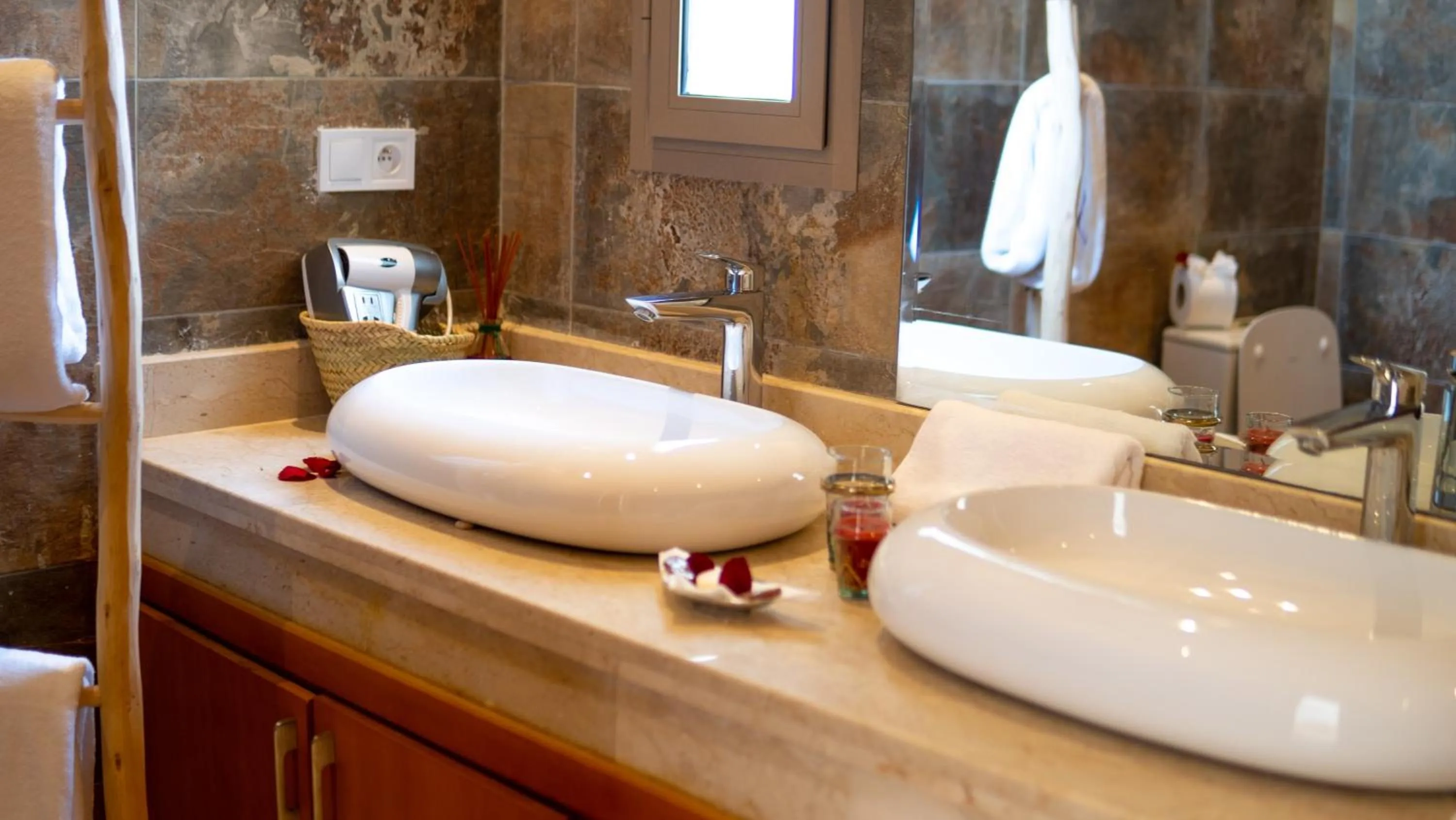 Toilet in Riad villa saphir & SPA