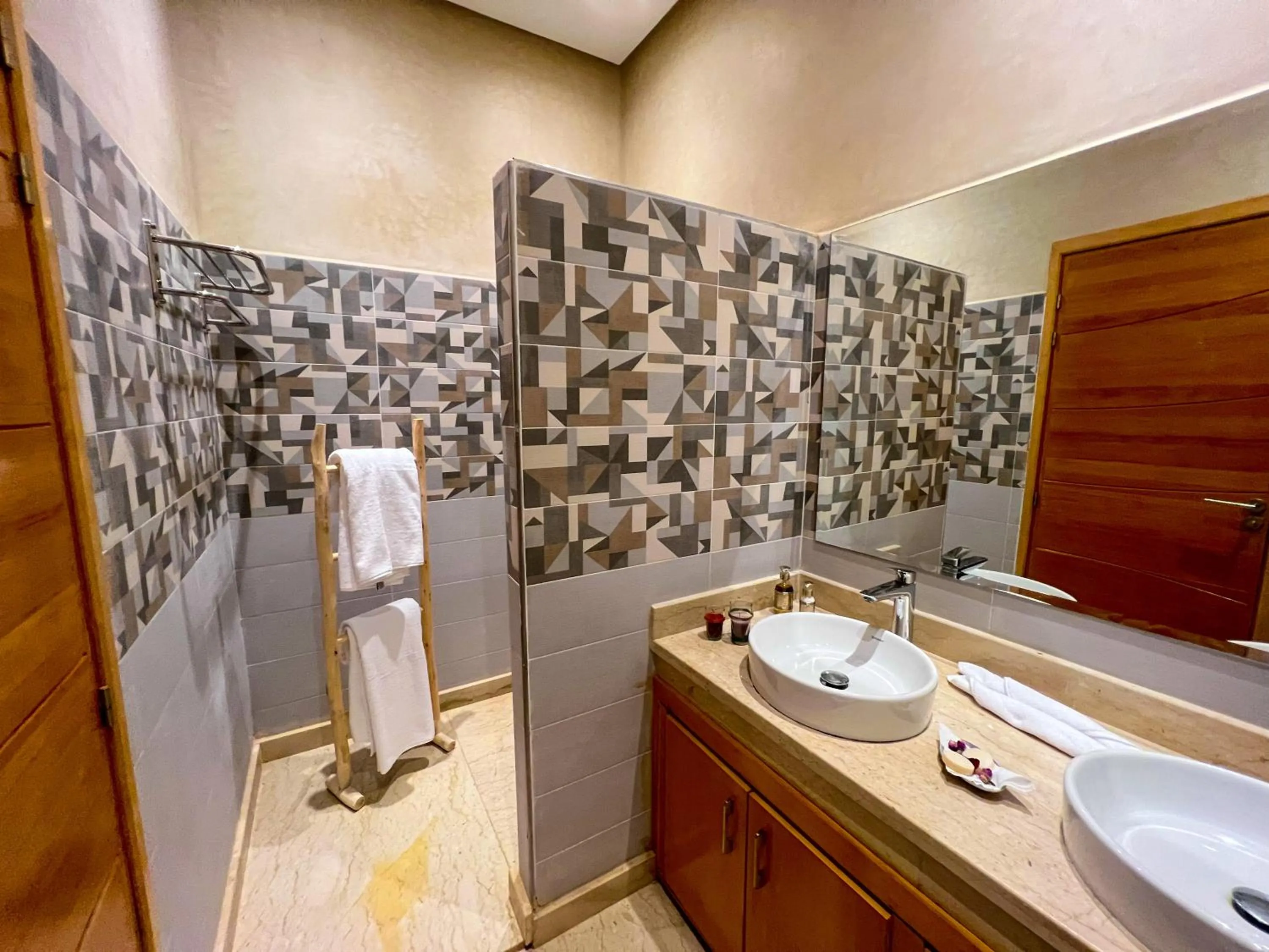 Shower in Riad villa saphir & SPA