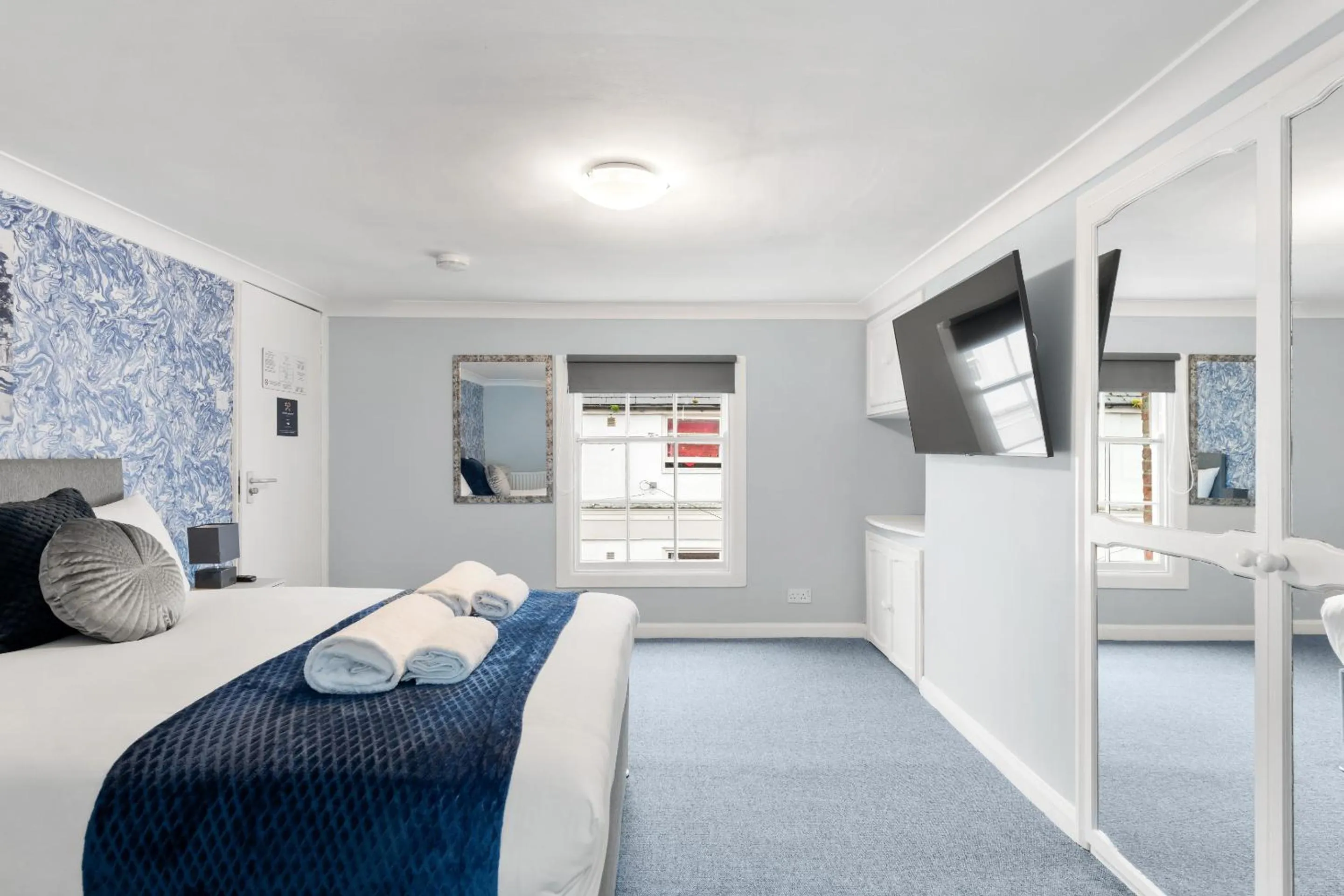 Bedroom, Bed in Town House Rooms