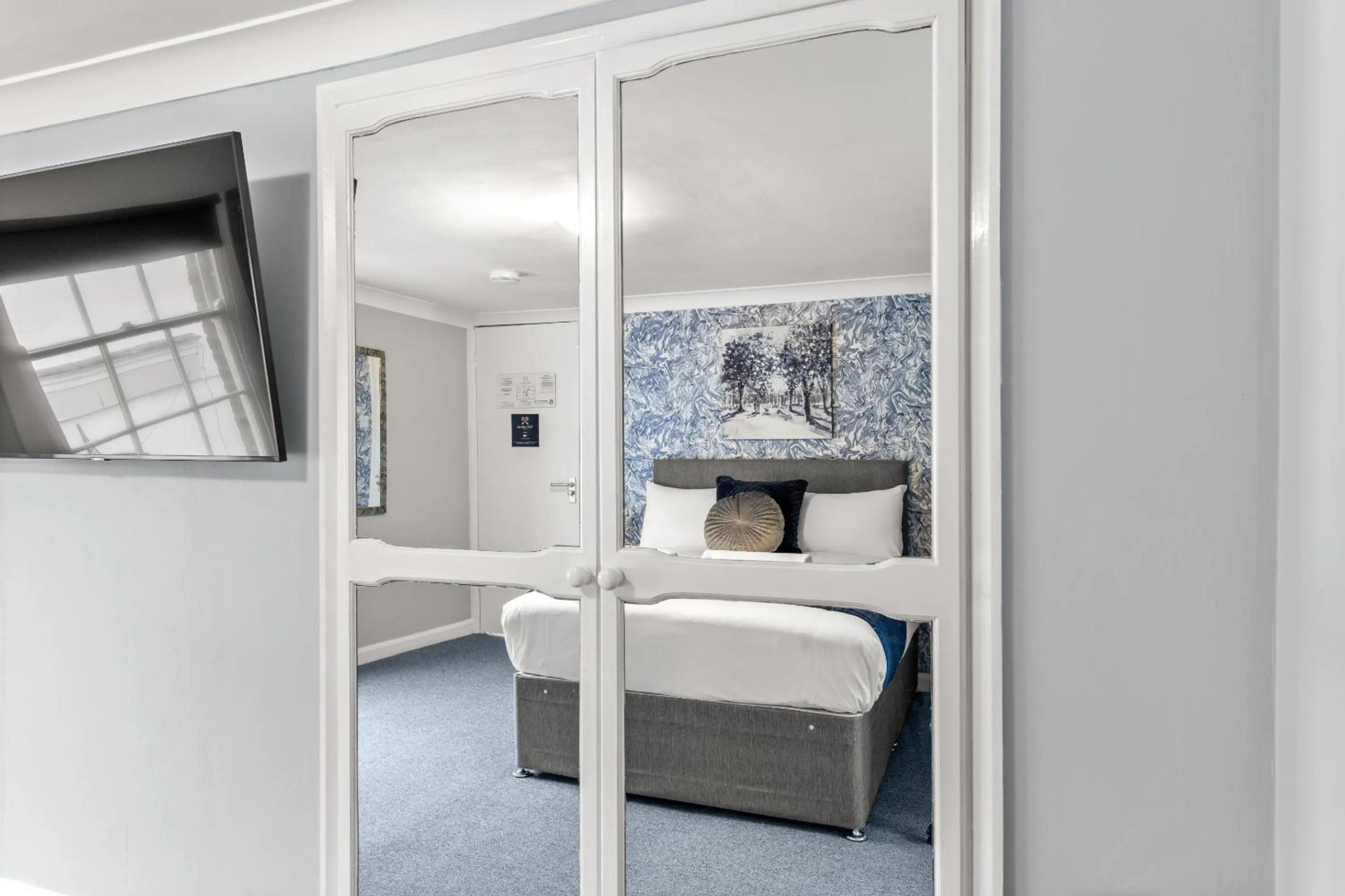 Bedroom, Bed in Town House Rooms