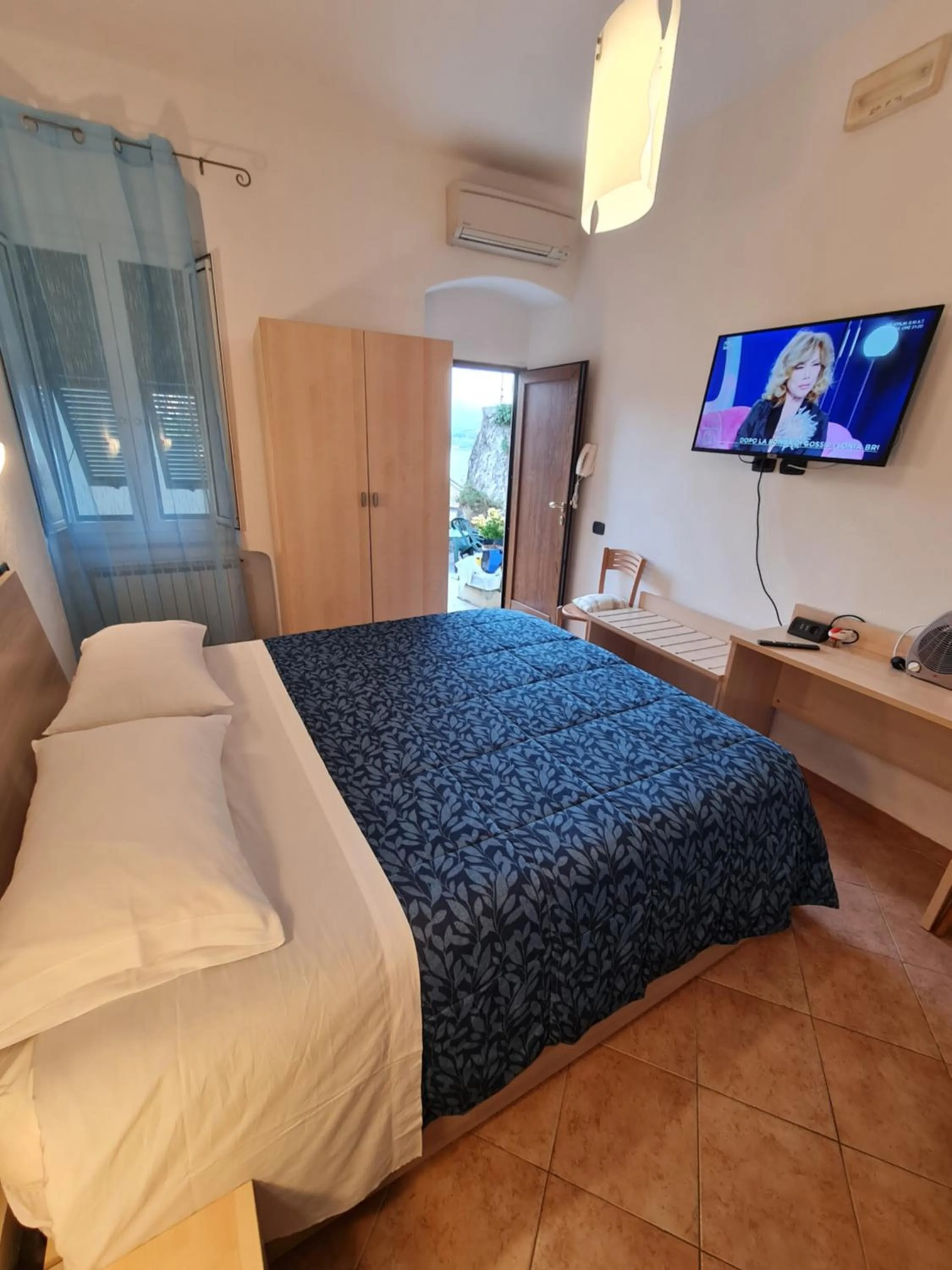 Bedroom, Bed in Albergo Genio