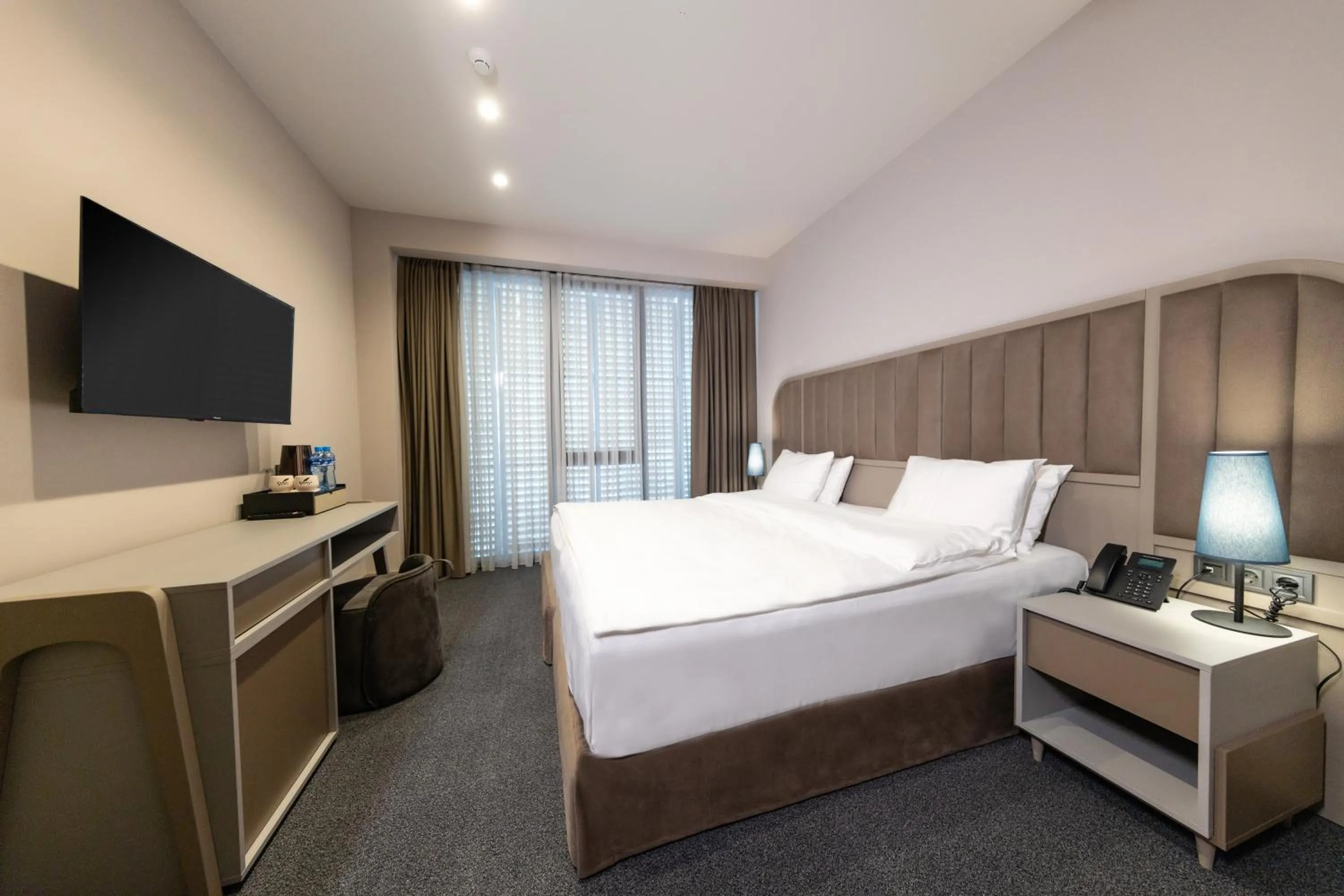 Bed in STROFI Boutique Hotel