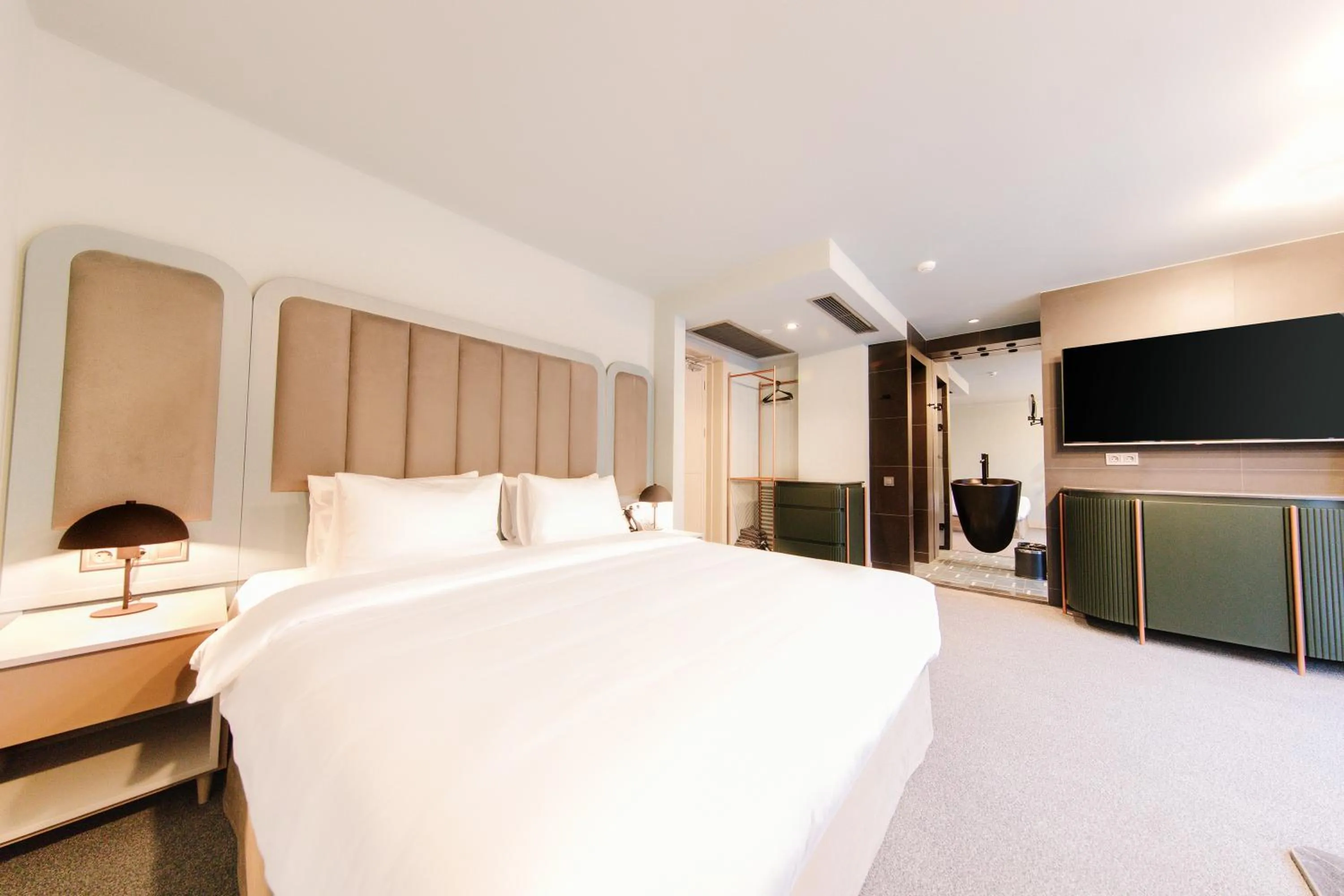 Bed in STROFI Boutique Hotel