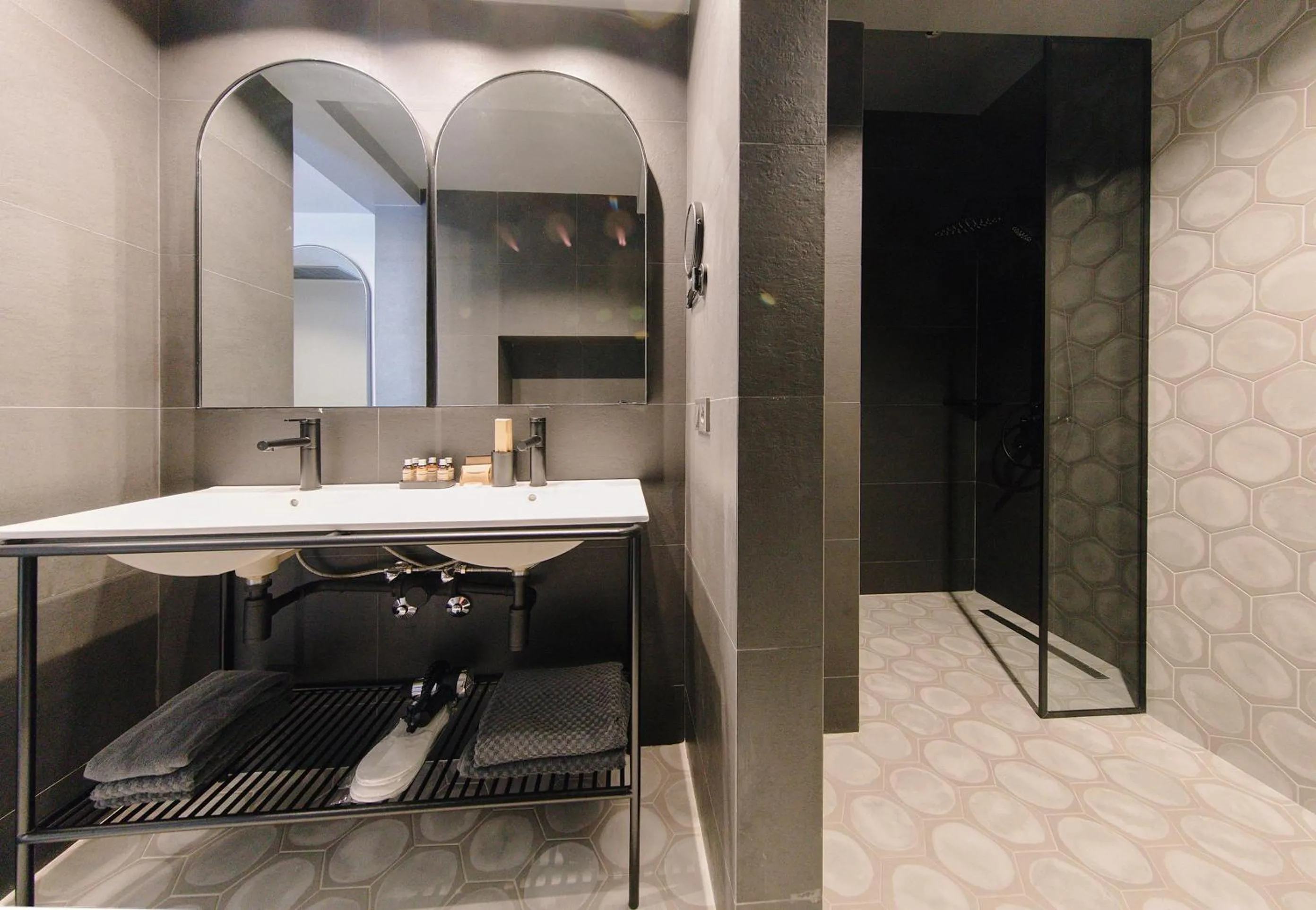 Shower in STROFI Boutique Hotel