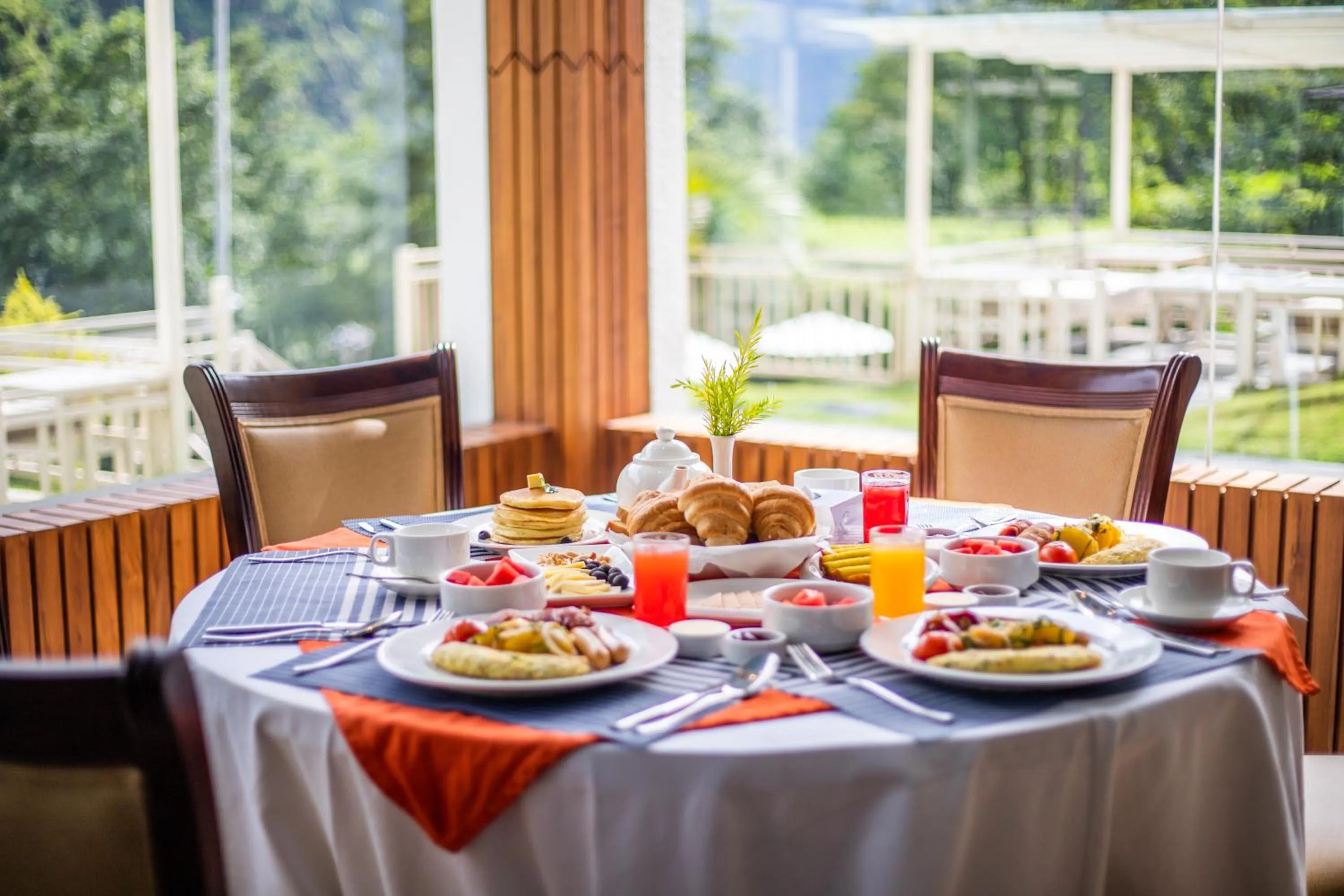 Restaurant/places to eat in Bhotekoshi Heli Resort