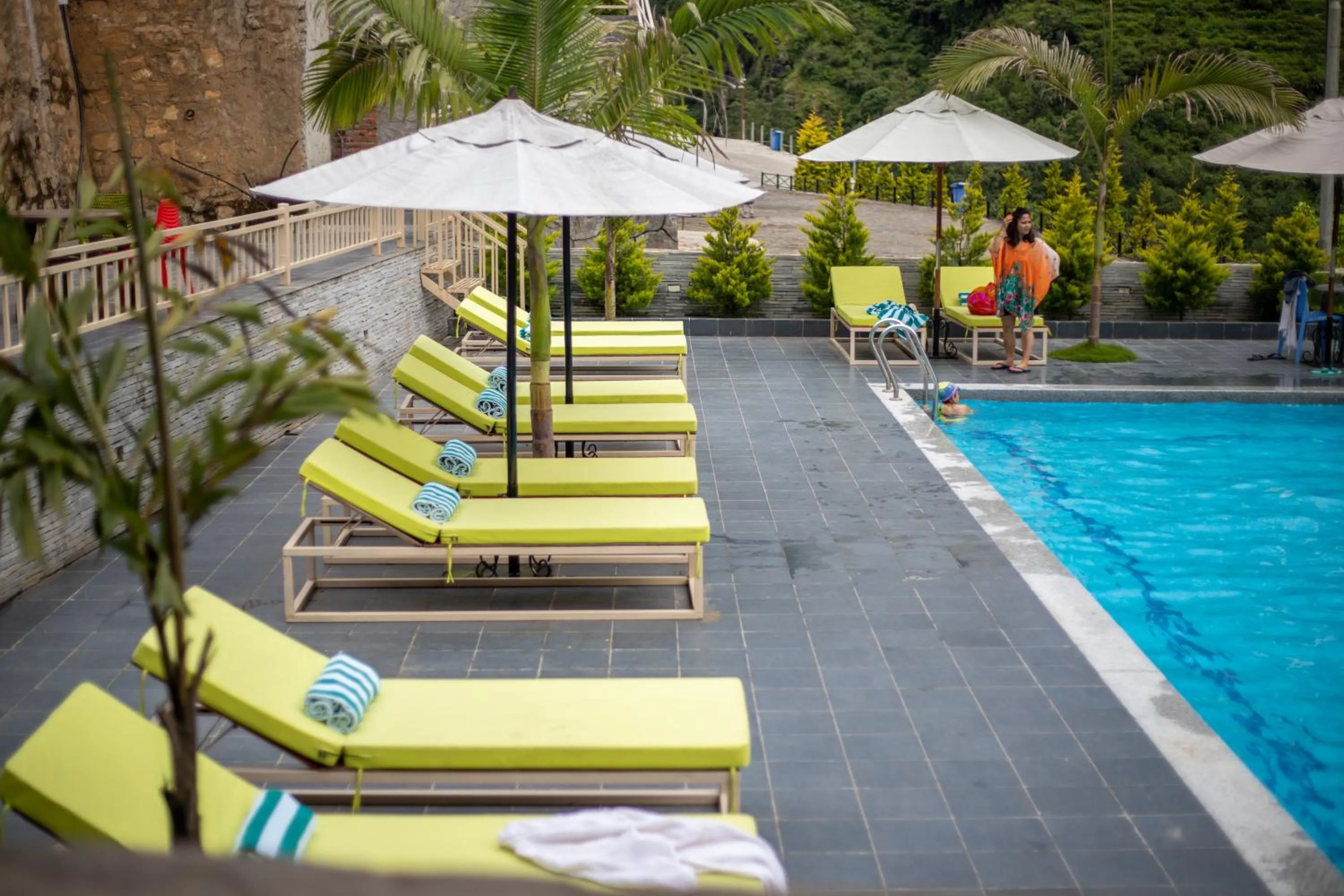 Swimming pool in Bhotekoshi Heli Resort