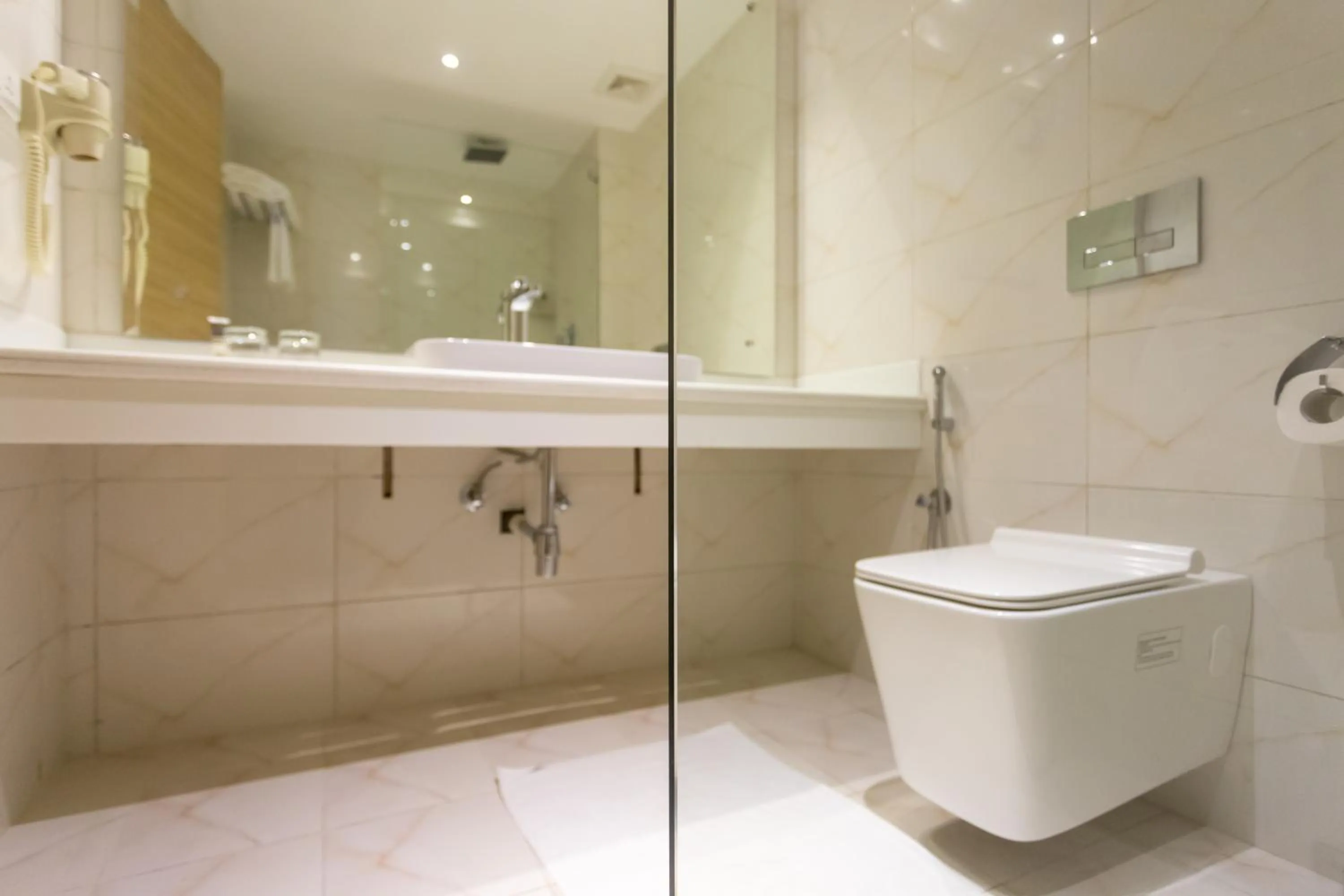 Shower in Bhotekoshi Heli Resort