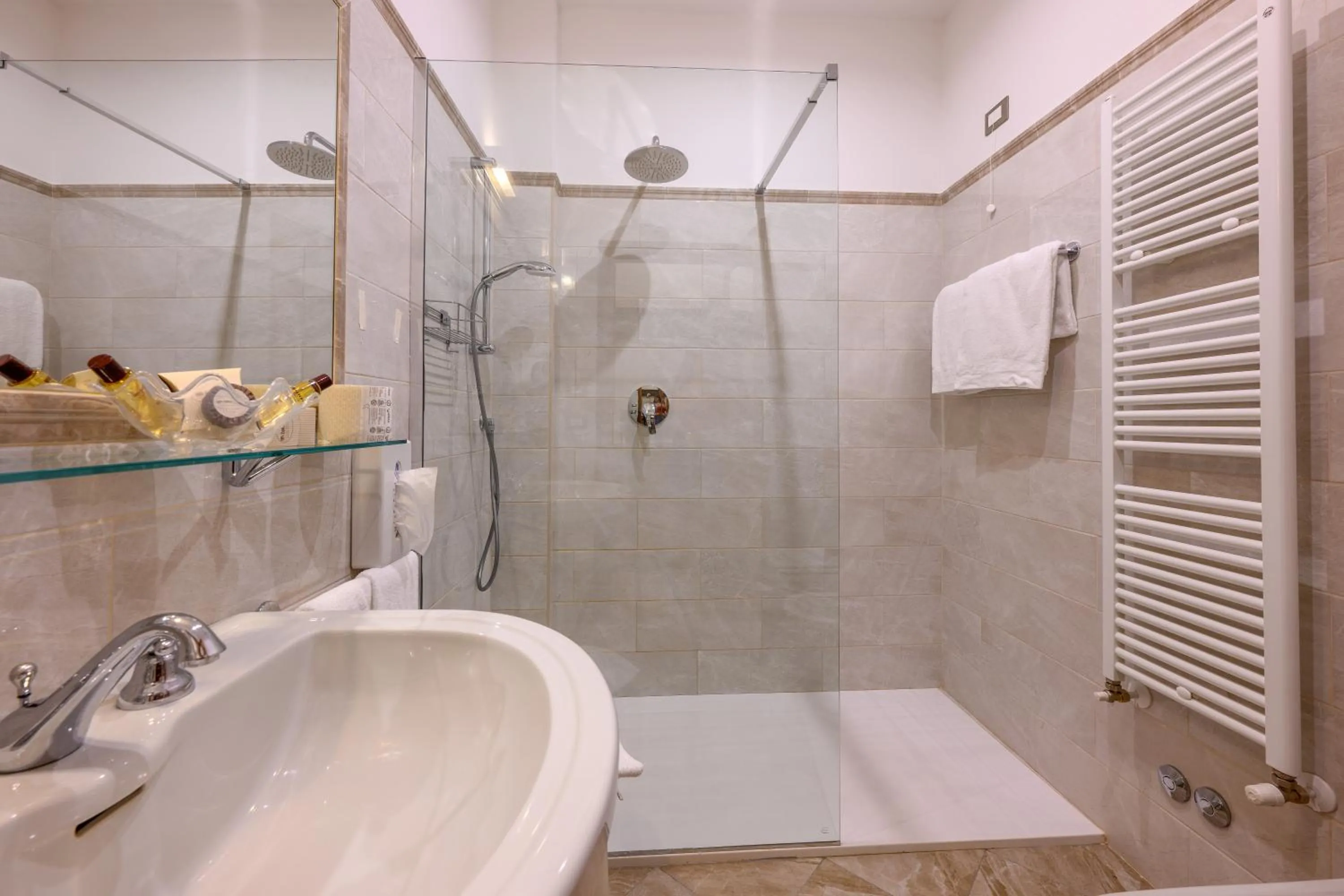 Shower in Hotel Posta