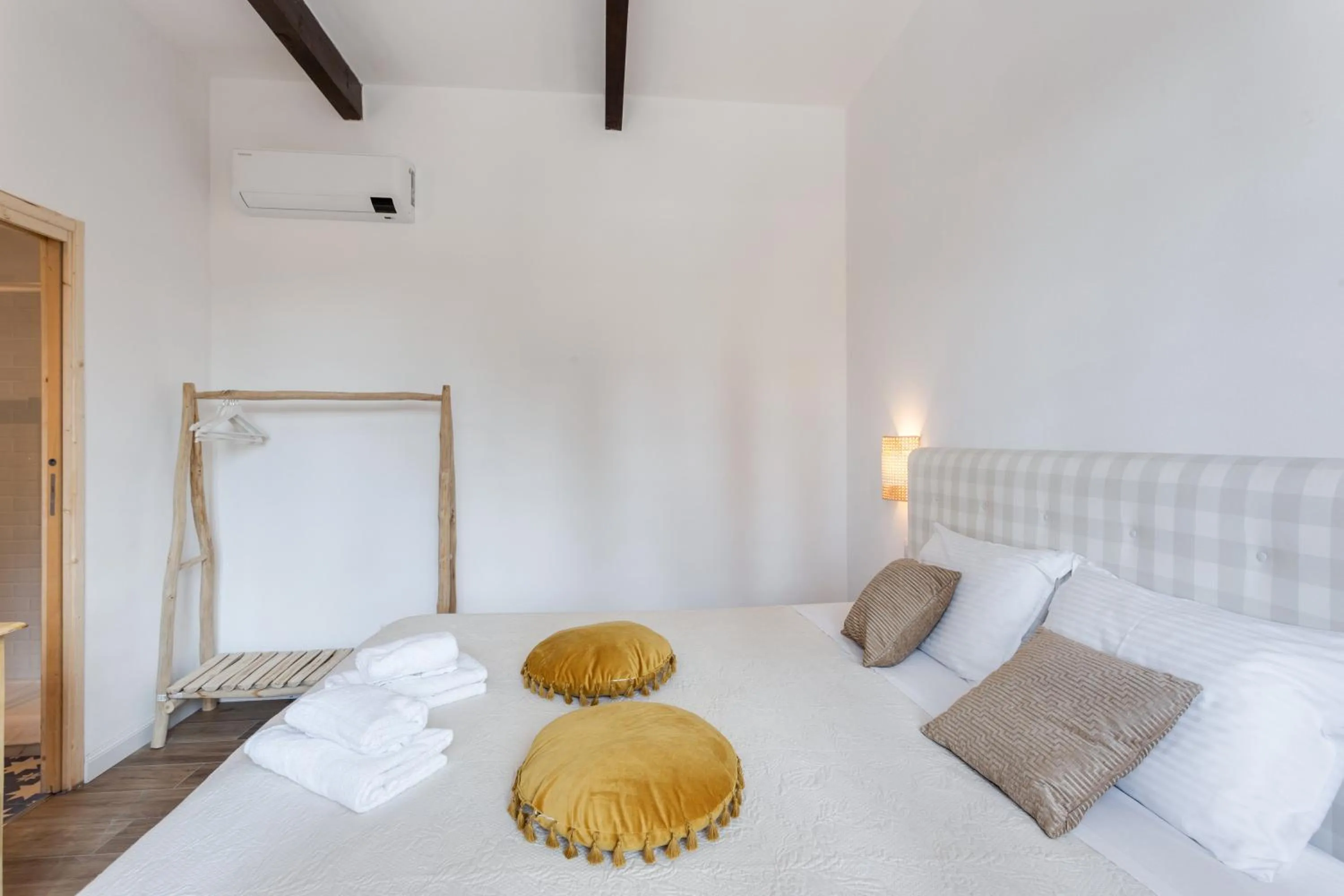 Bed in Maison d'Orange - La Pinede