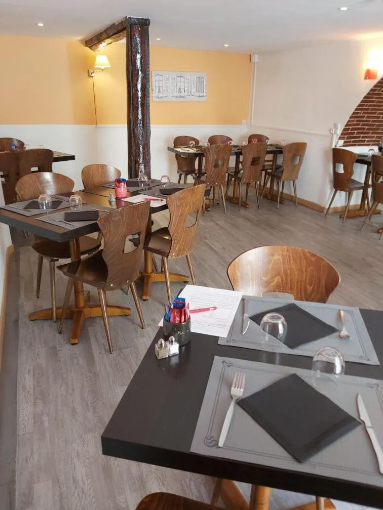 Restaurant/places to eat in La chaumiere