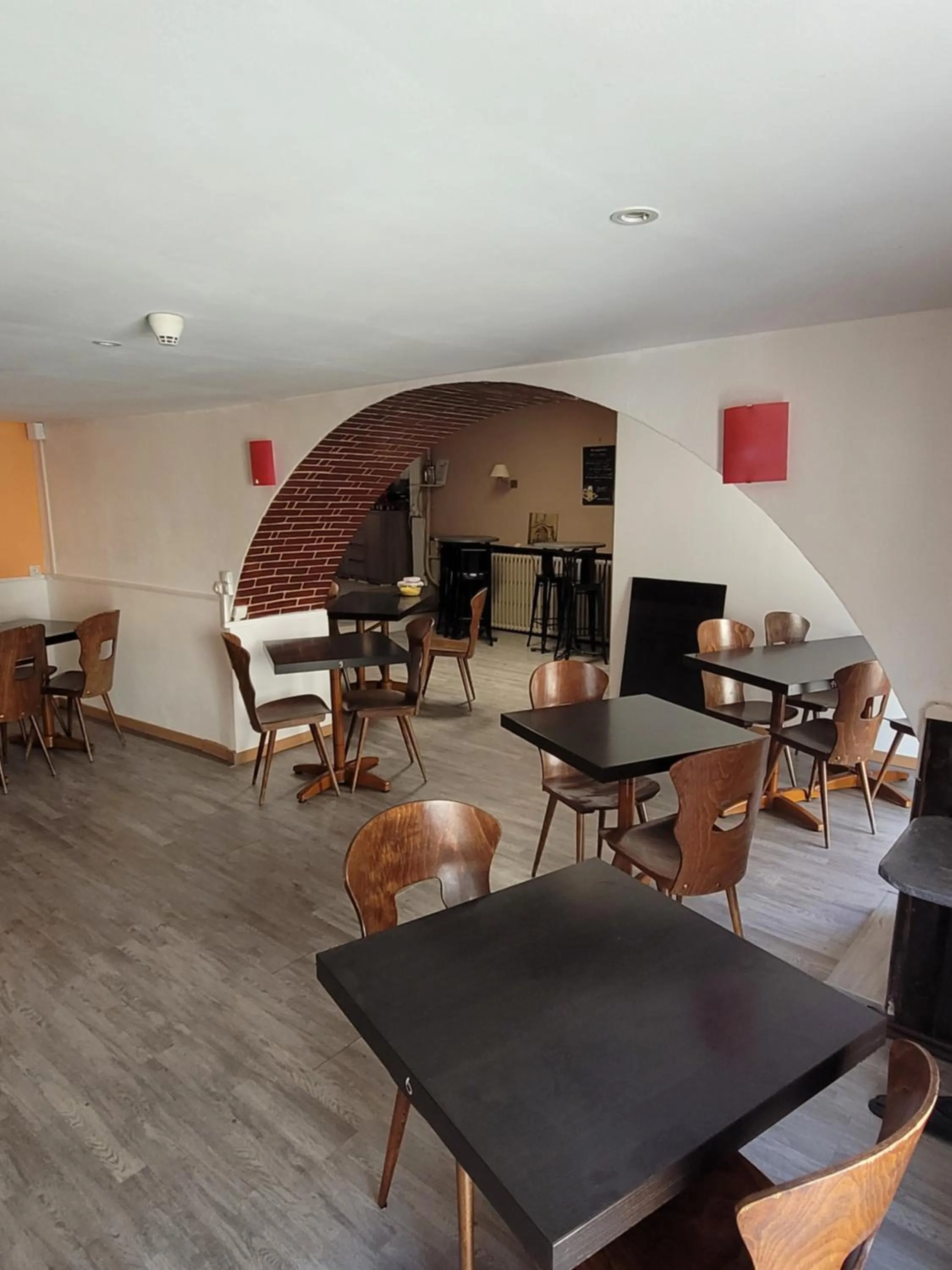 Restaurant/places to eat in La chaumiere