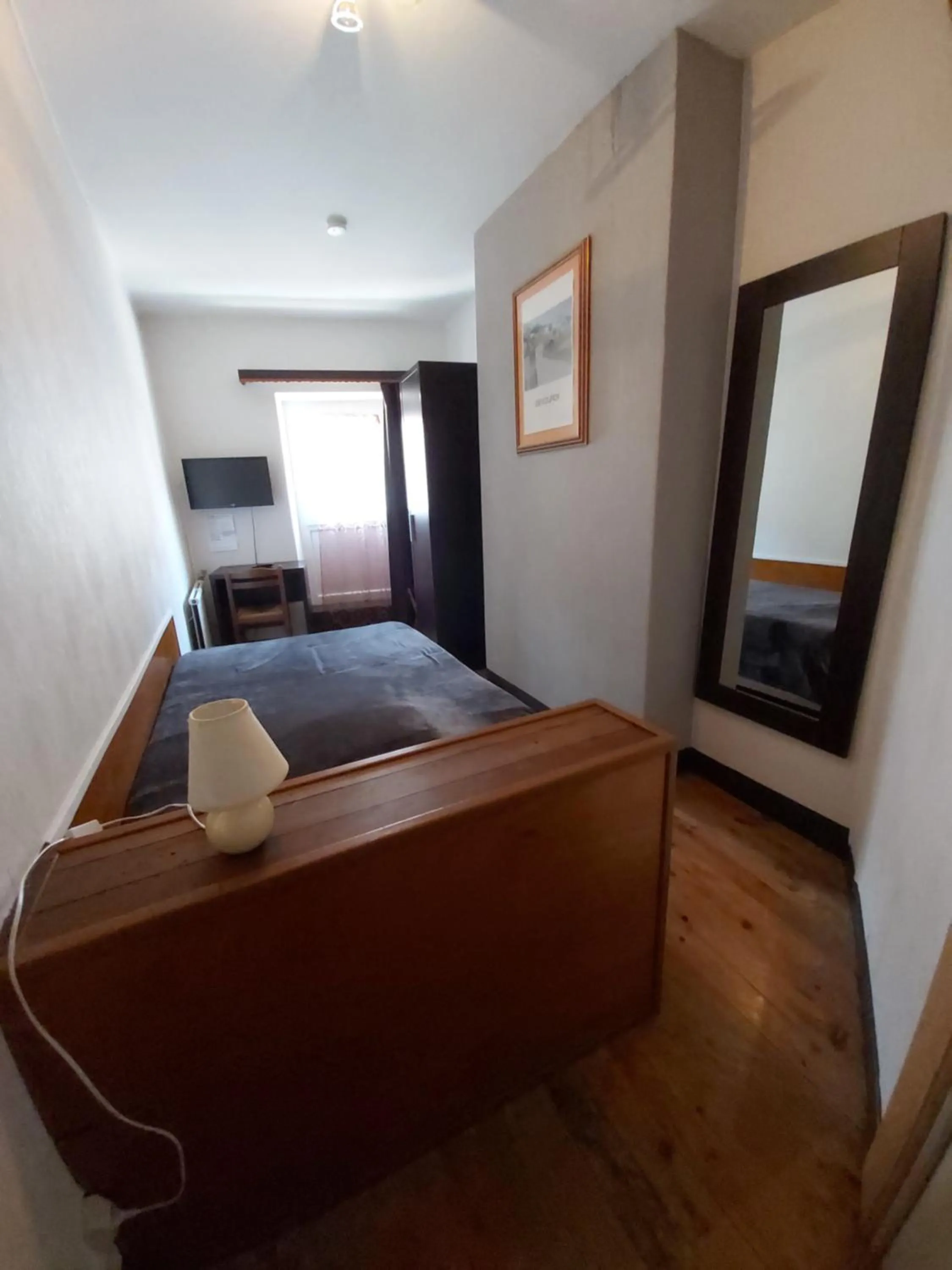 Photo of the whole room, Bed in La chaumiere