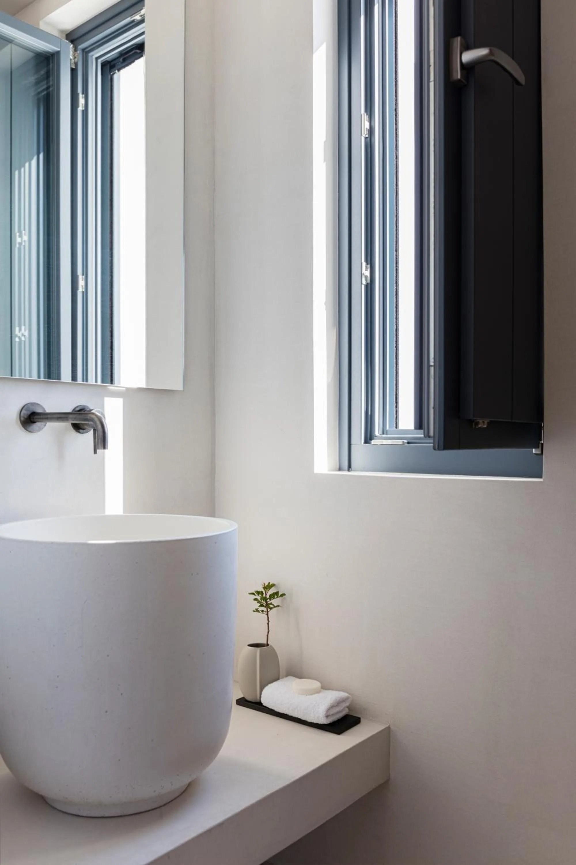 Bathroom in Phos Milos