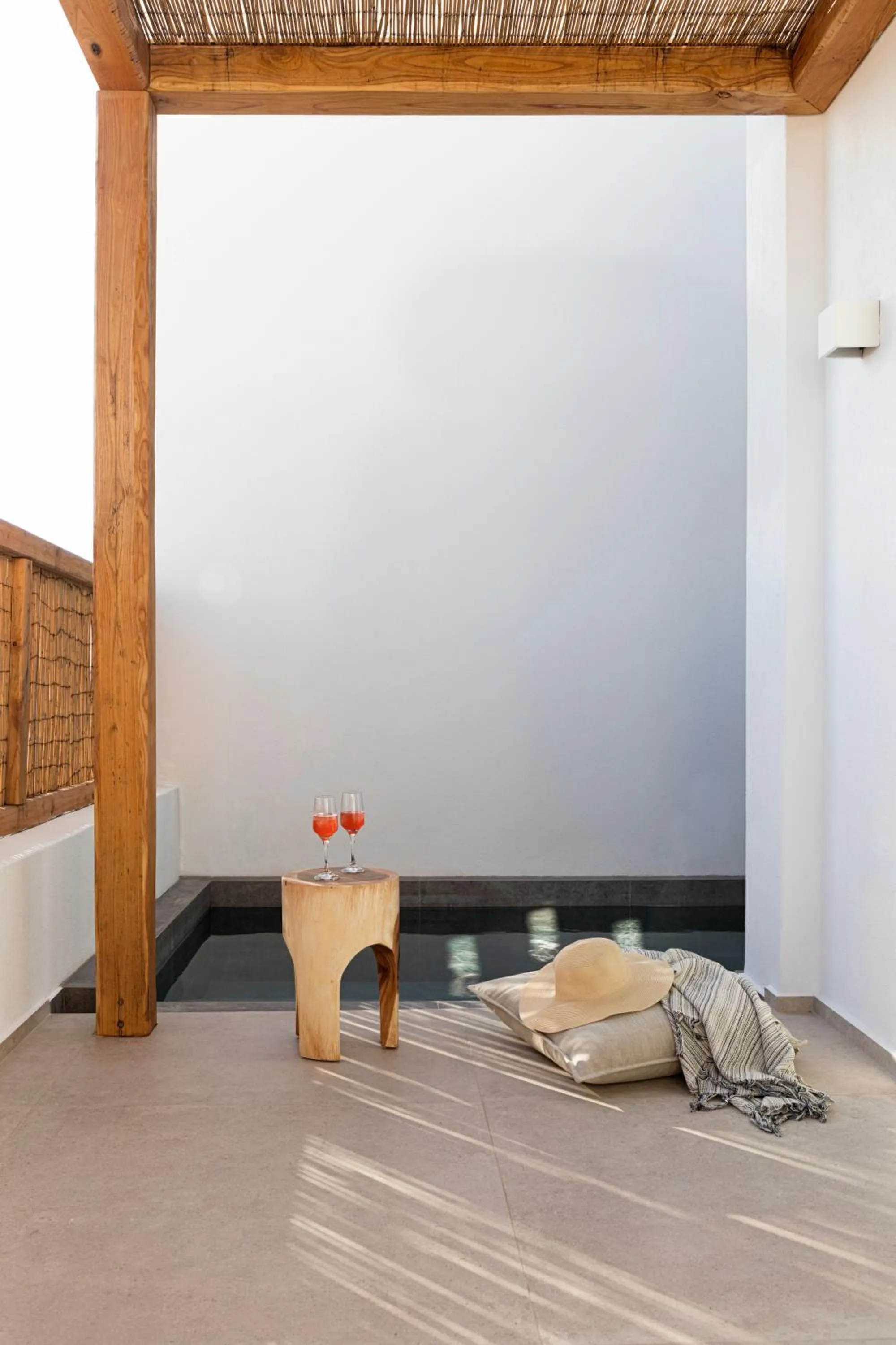 Swimming pool in Phos Milos