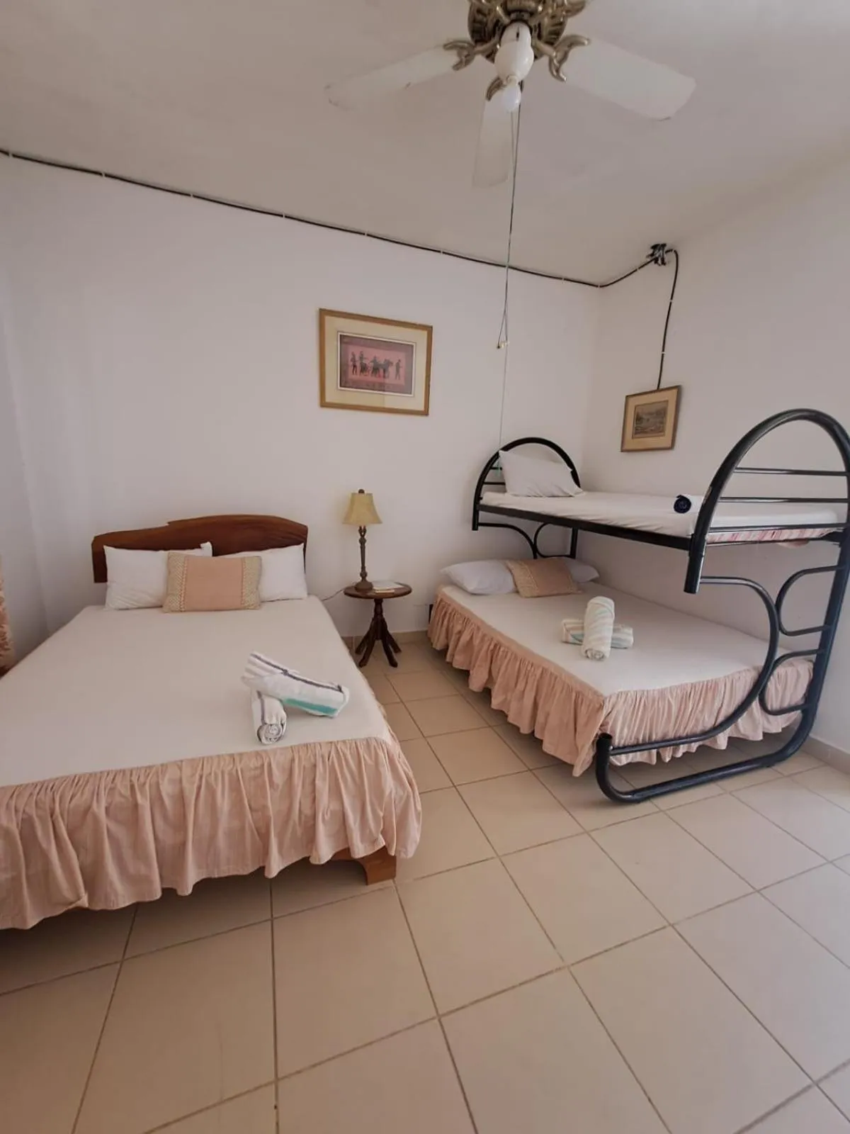 Photo of the whole room, Bed in Georgi, Junquillal