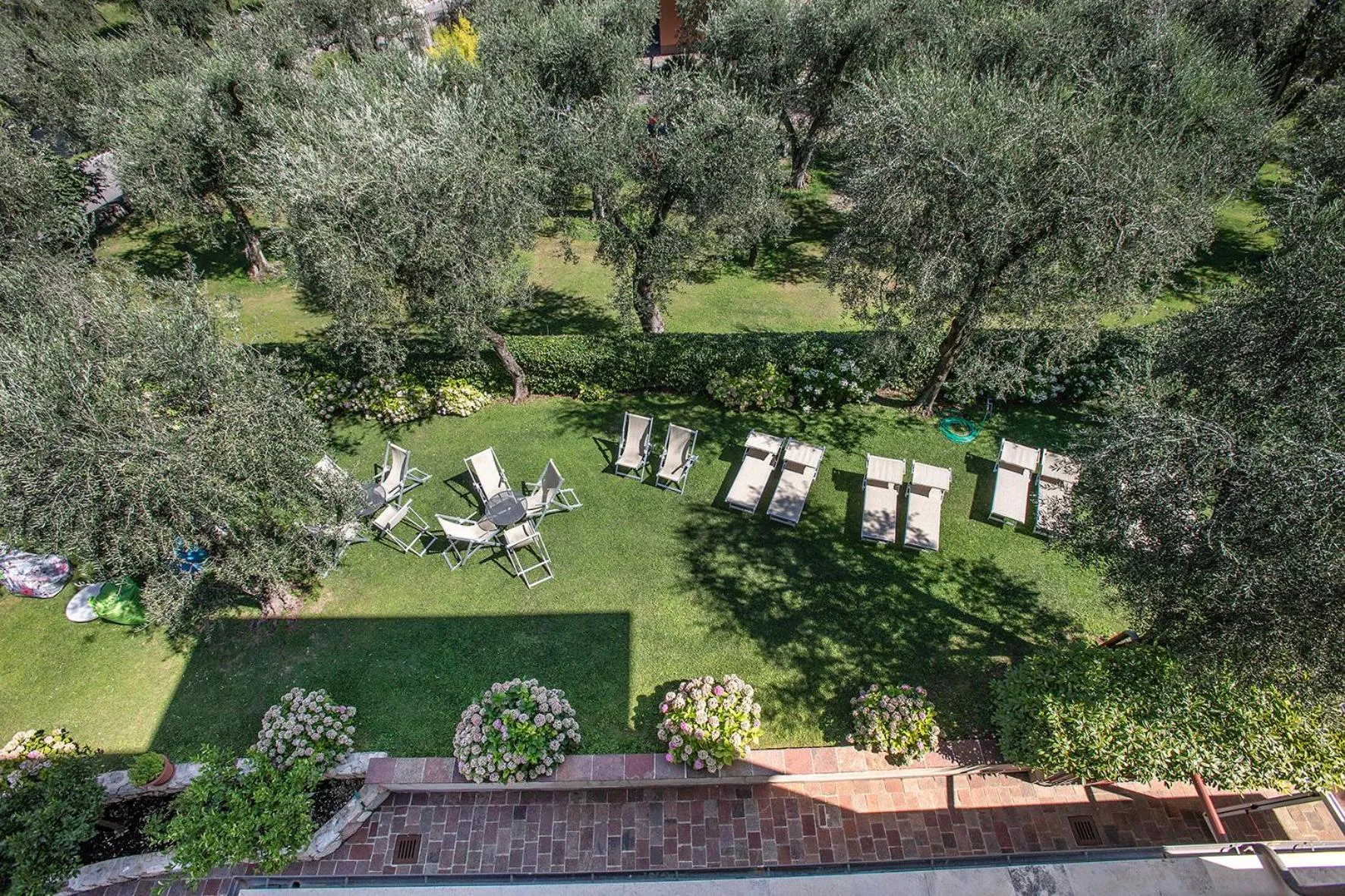 Garden view in Hotel Garnì Orchidea