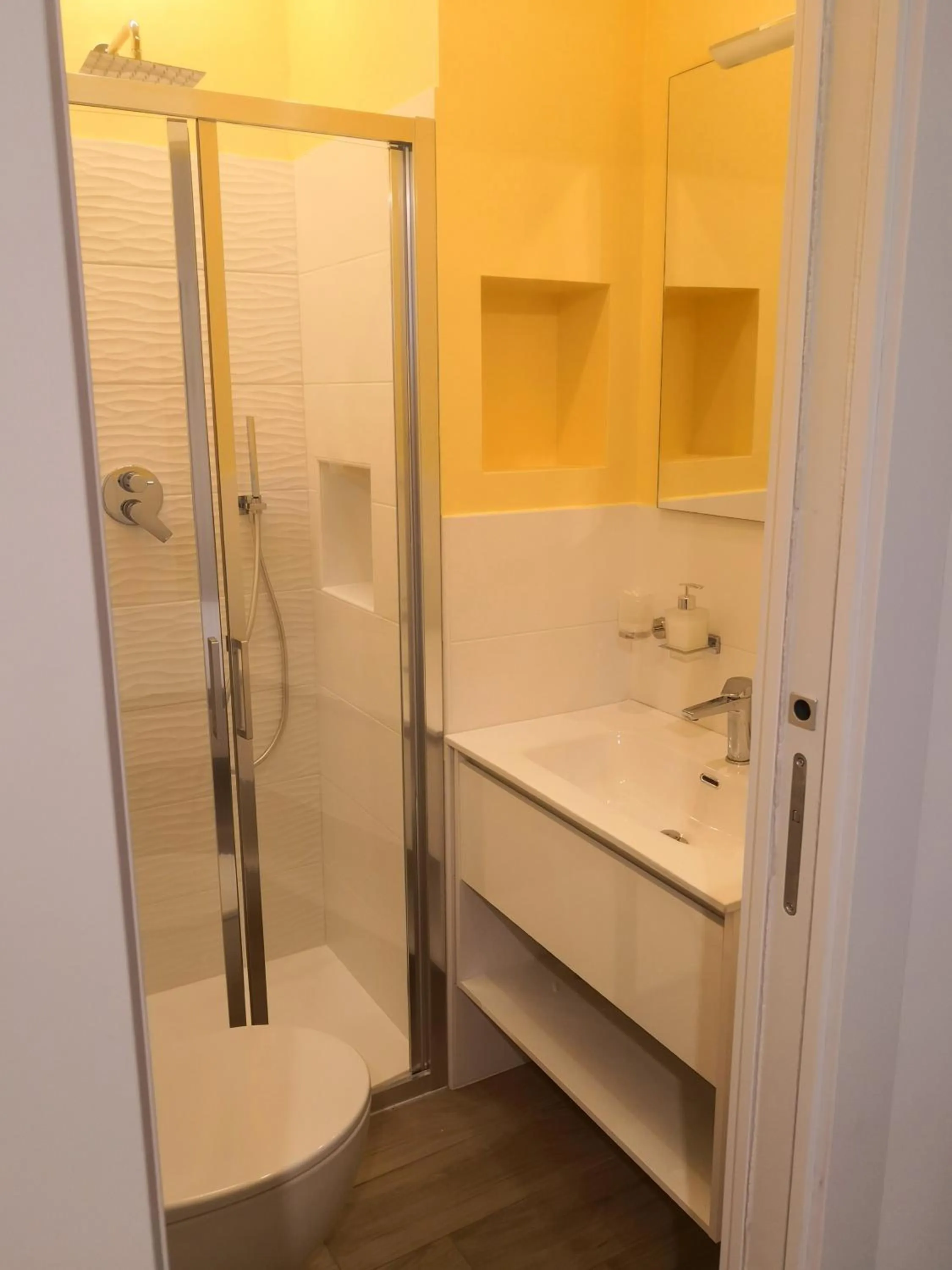 Bathroom in Vatican Italian rooms