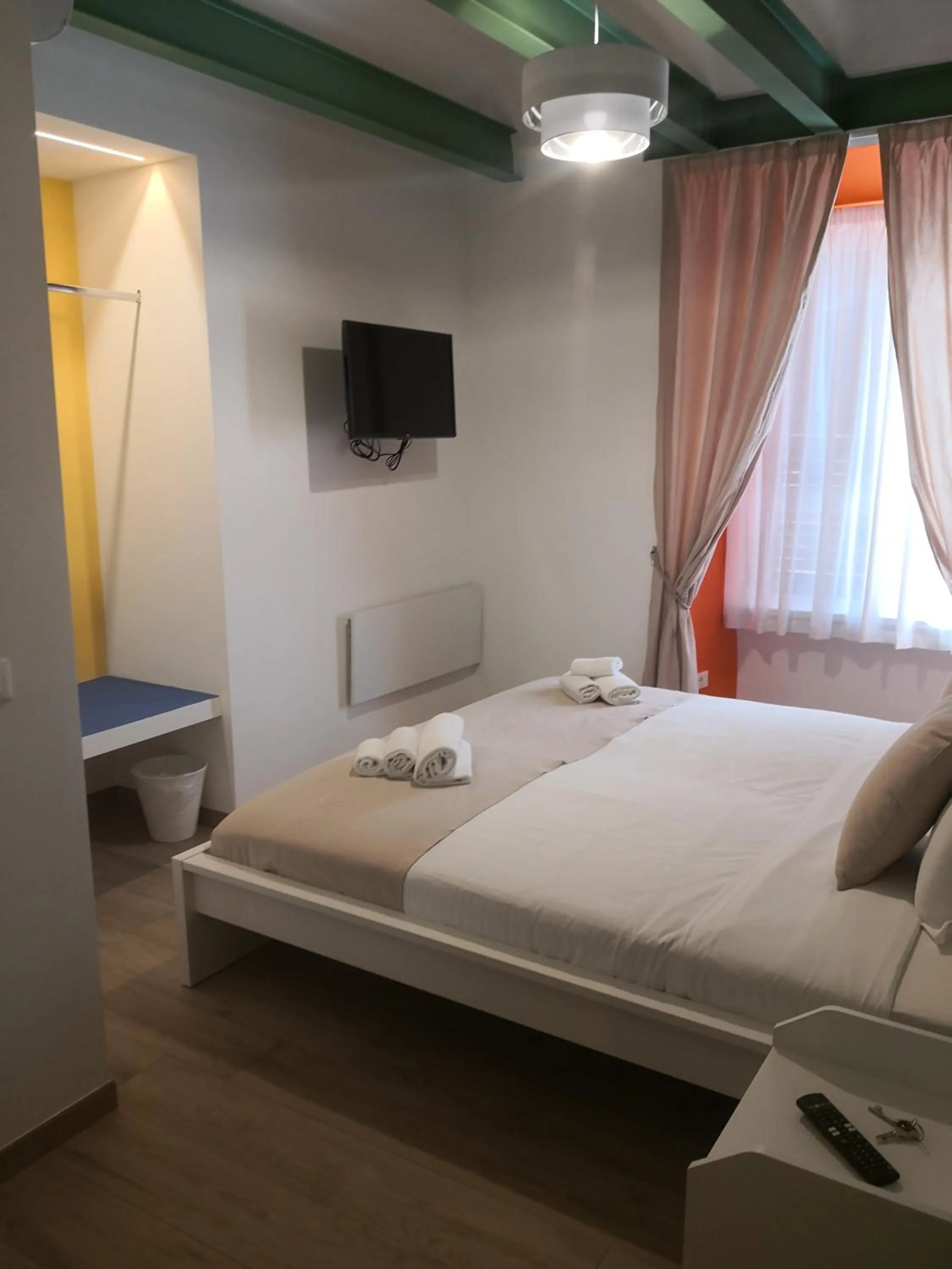 Photo of the whole room, Bed in Vatican Italian rooms