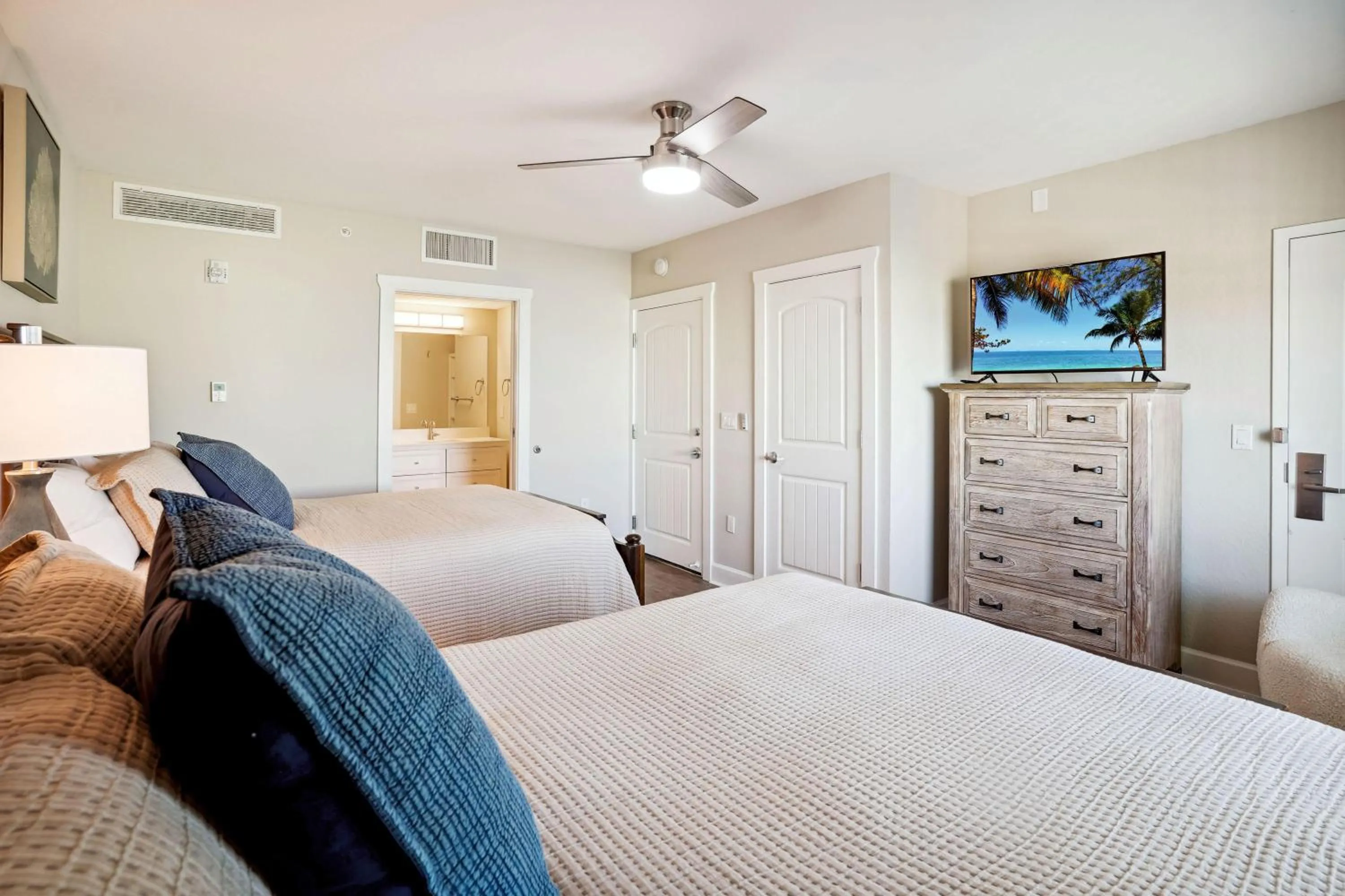 Bed in Harbourside 7718- Premier