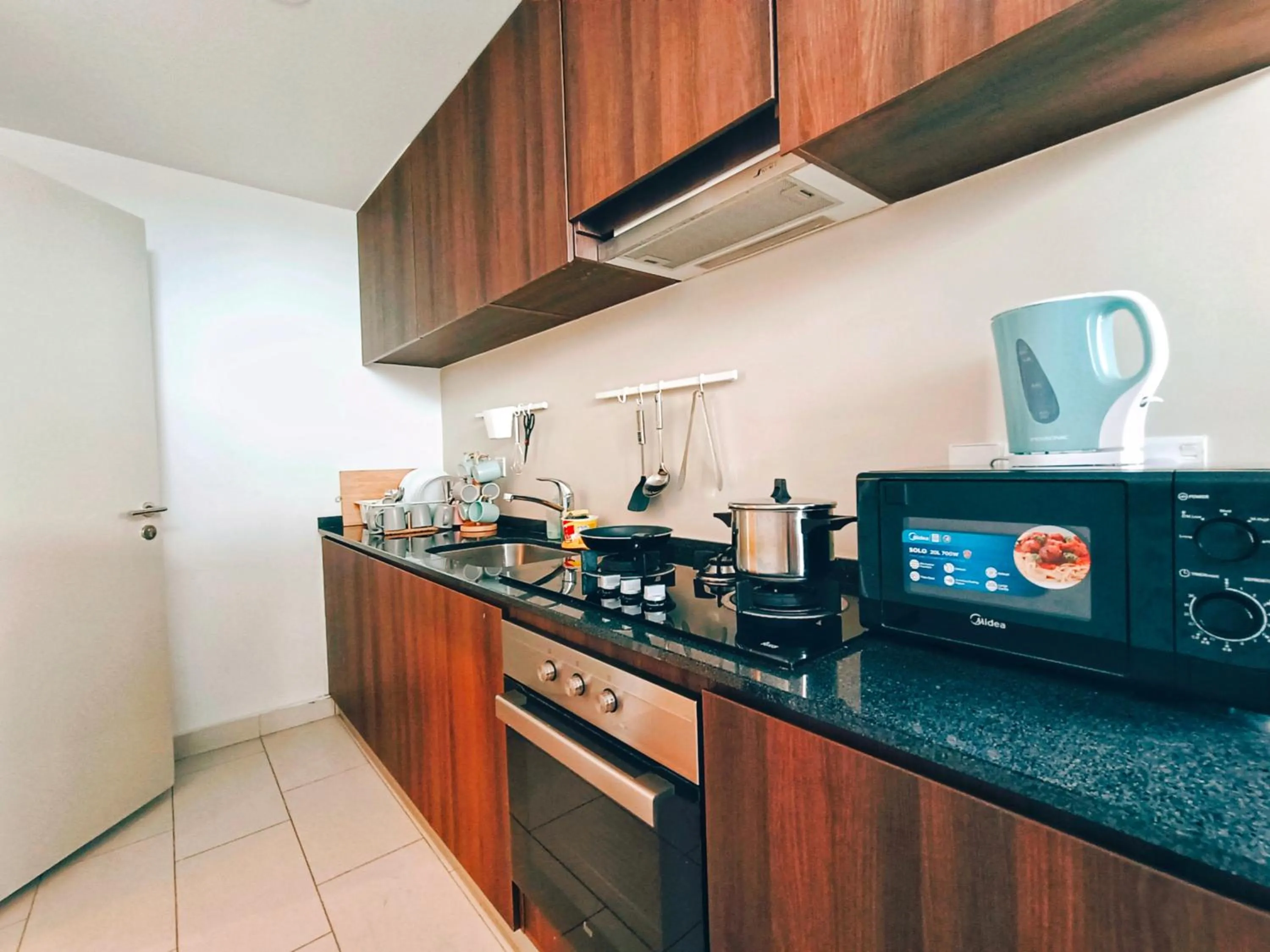 Kitchen or kitchenette in THE LANDMARK BY KATANA New 3BR Grand Seaview Homestay at Gurney 无敌海景三房套房