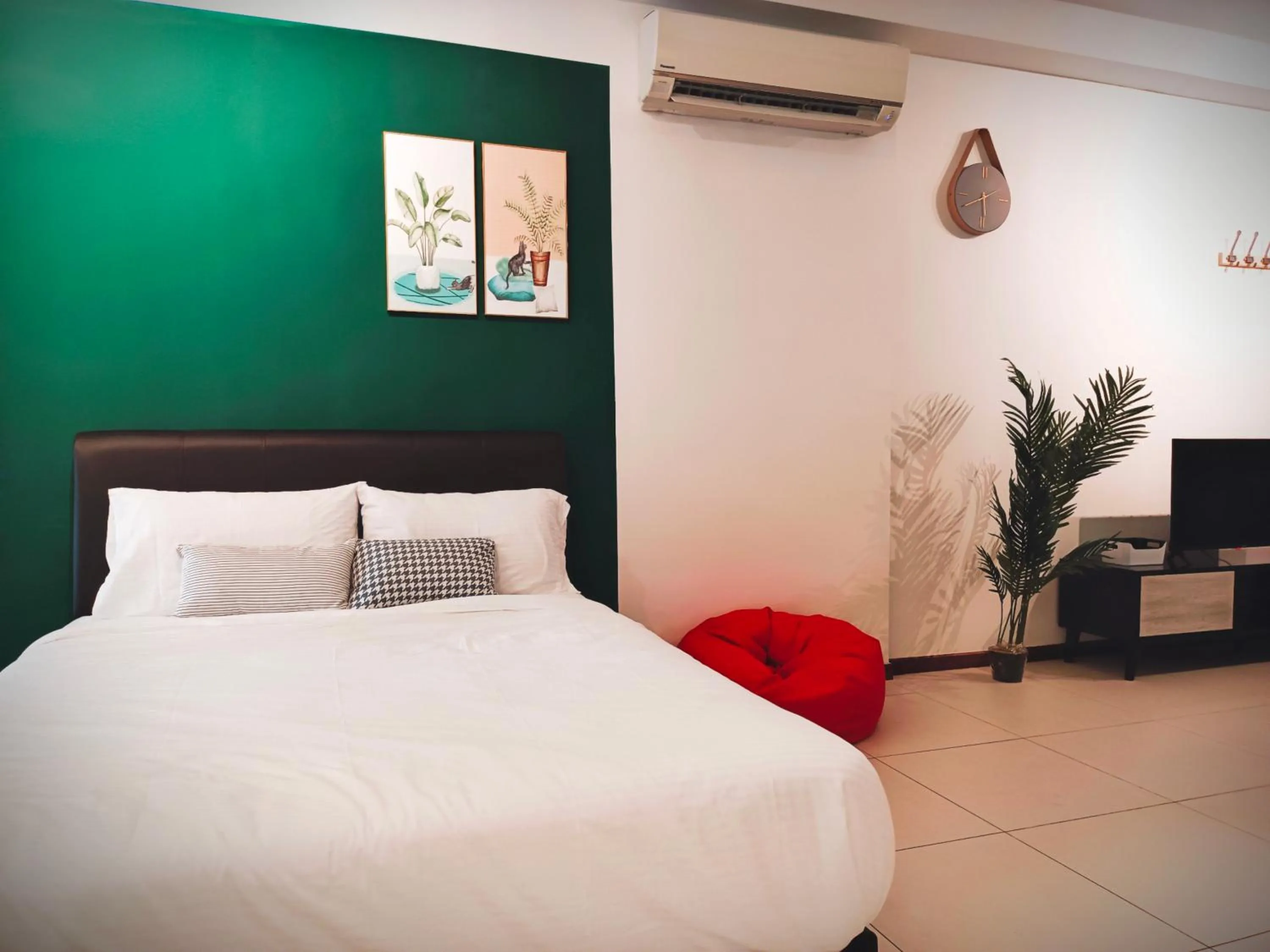 Bed in THE LANDMARK BY KATANA New 3BR Grand Seaview Homestay at Gurney 无敌海景三房套房