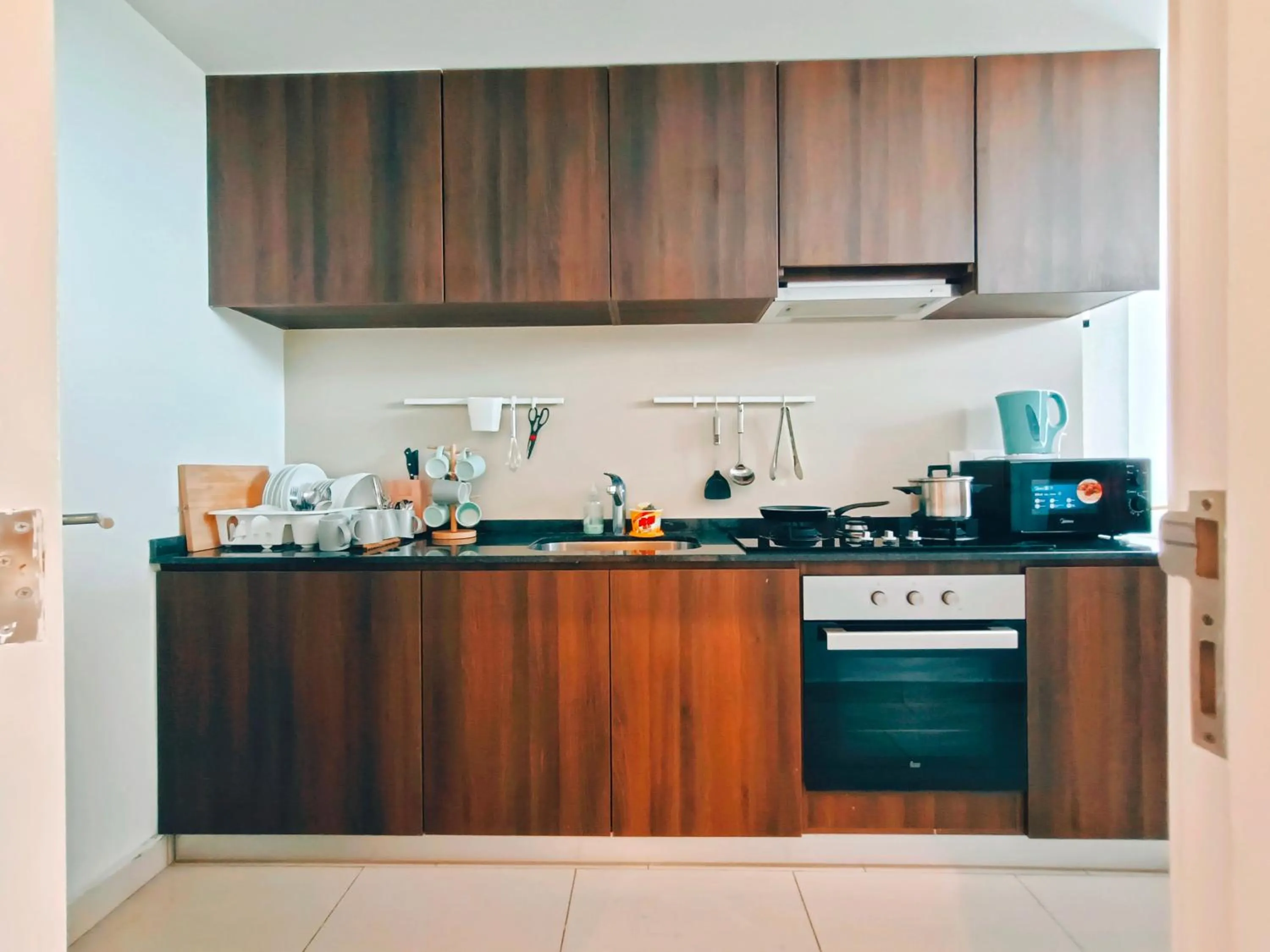 Kitchen or kitchenette in THE LANDMARK BY KATANA New 3BR Grand Seaview Homestay at Gurney 无敌海景三房套房