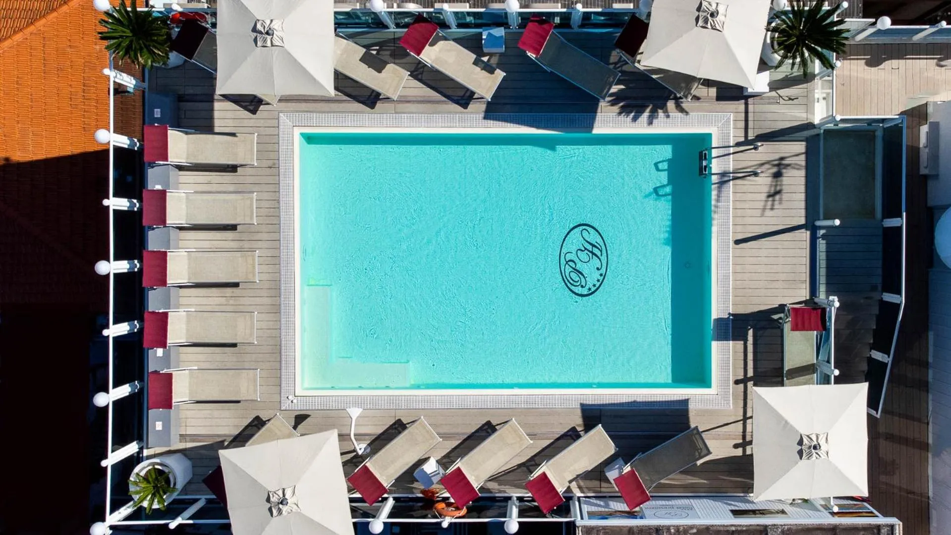 Swimming pool in Hotel President