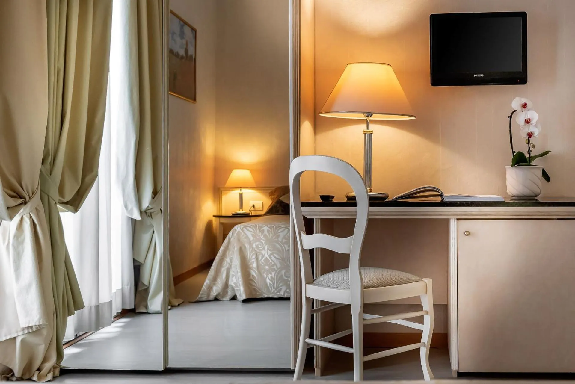 Bedroom, Bed in Hotel President