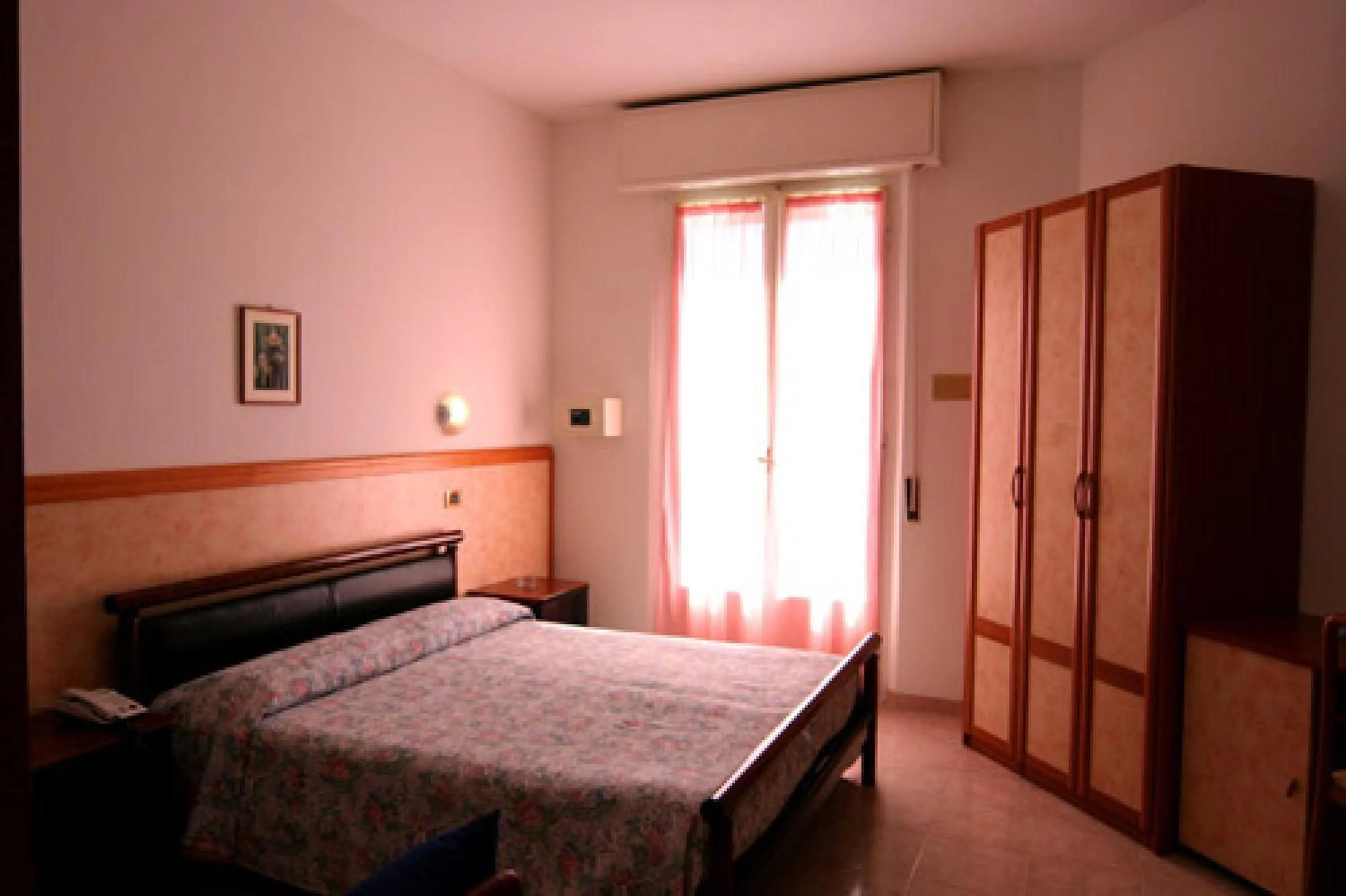 Photo of the whole room in Hotel Parigi