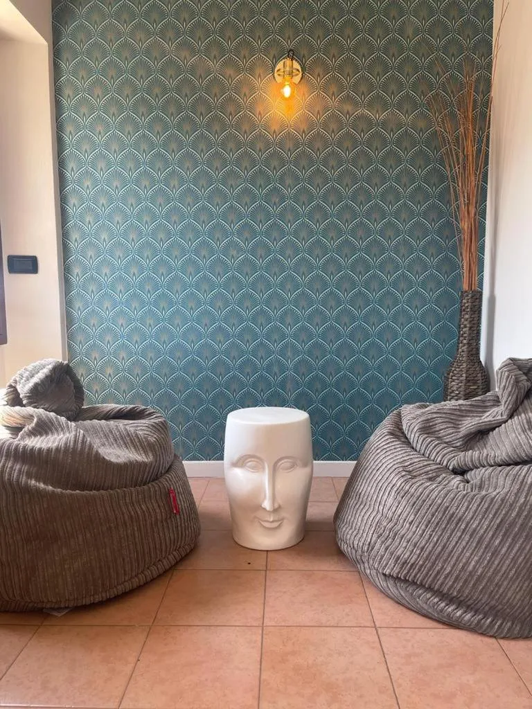 Communal lounge/ TV room in Sensole locanda contemporanea