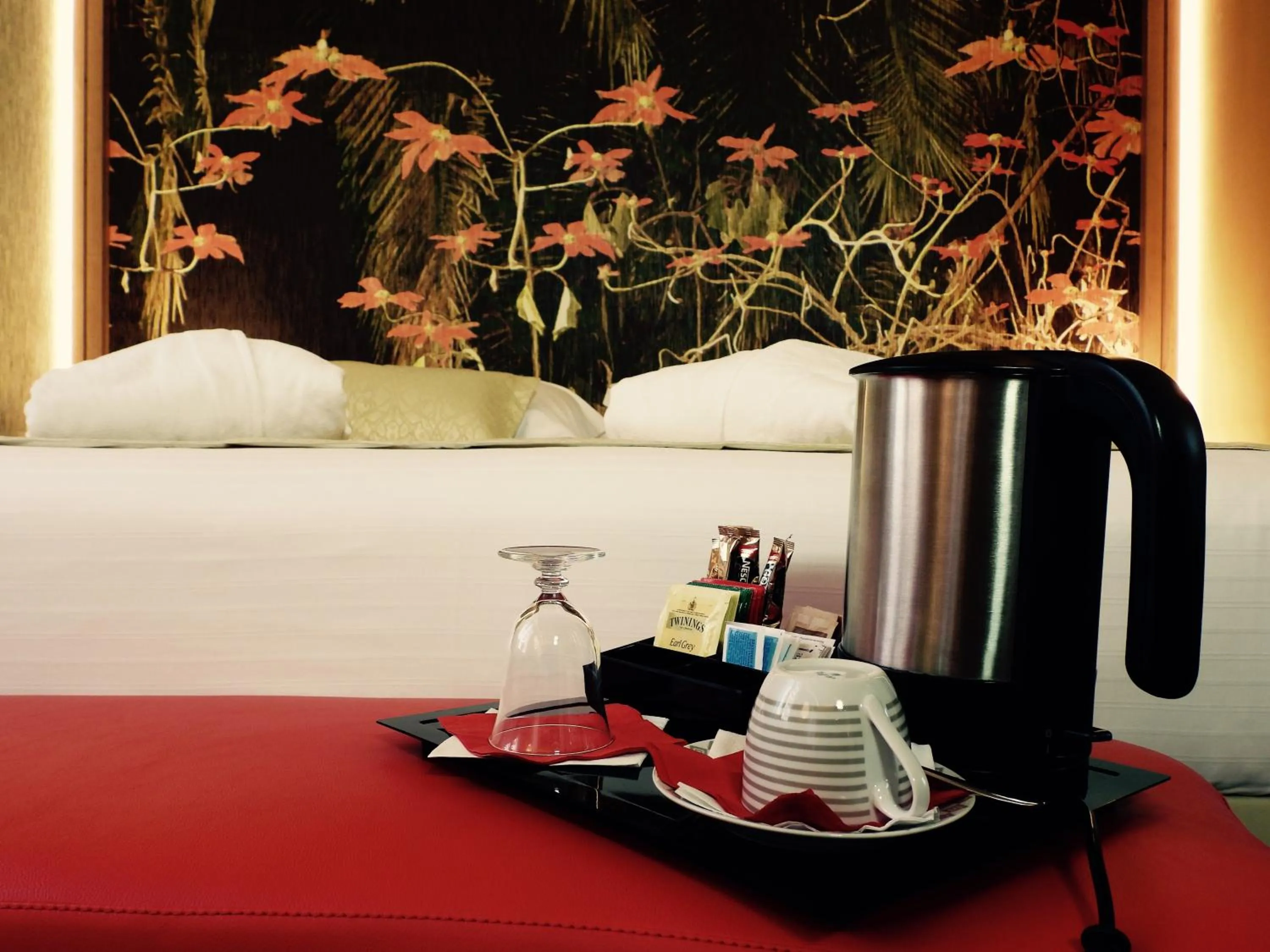 Coffee/tea facilities, Bed in Hotel Firenze