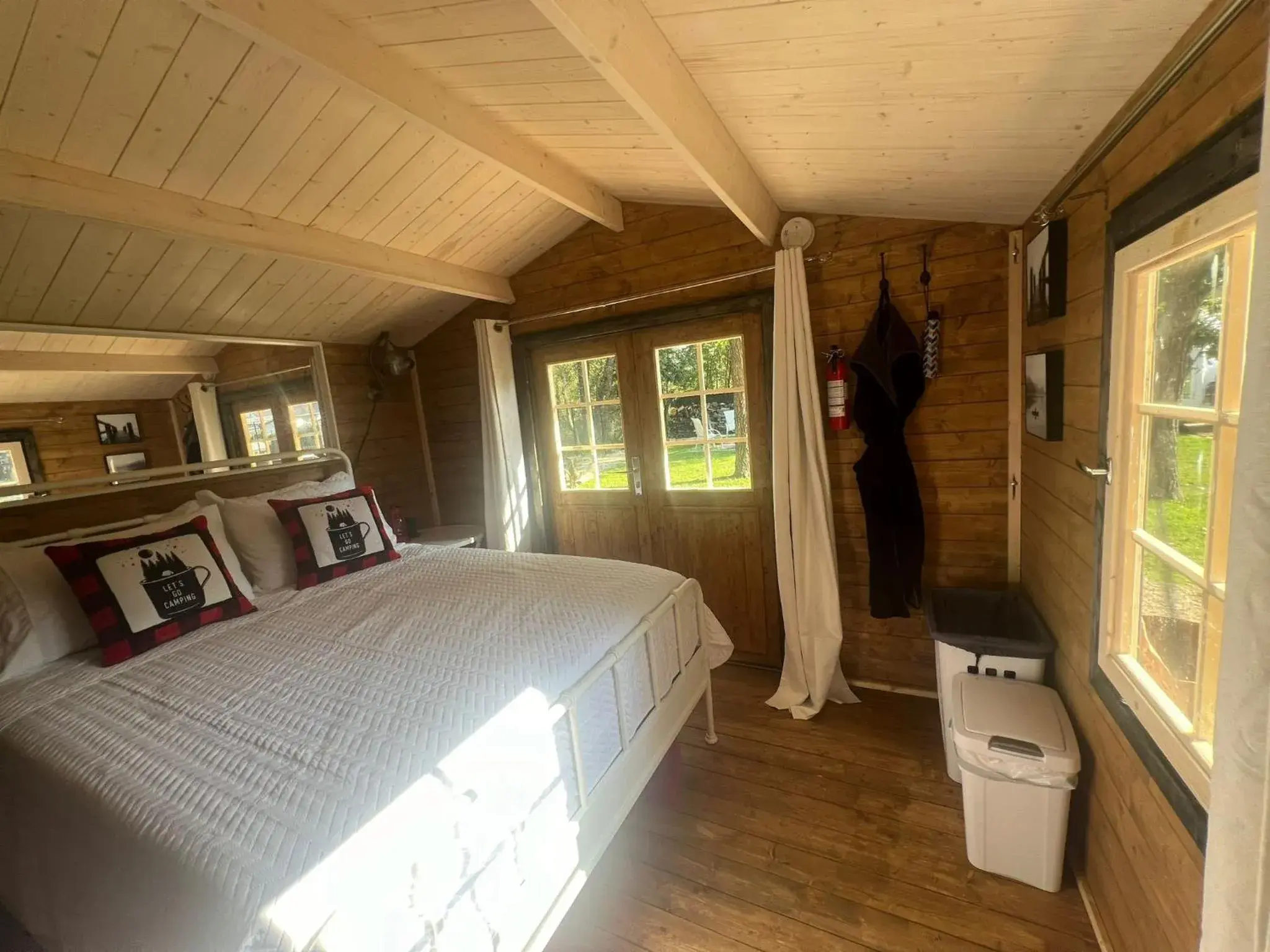 Queen Room with Pool View in Stay549 Queen Room with Pool View in Stay549