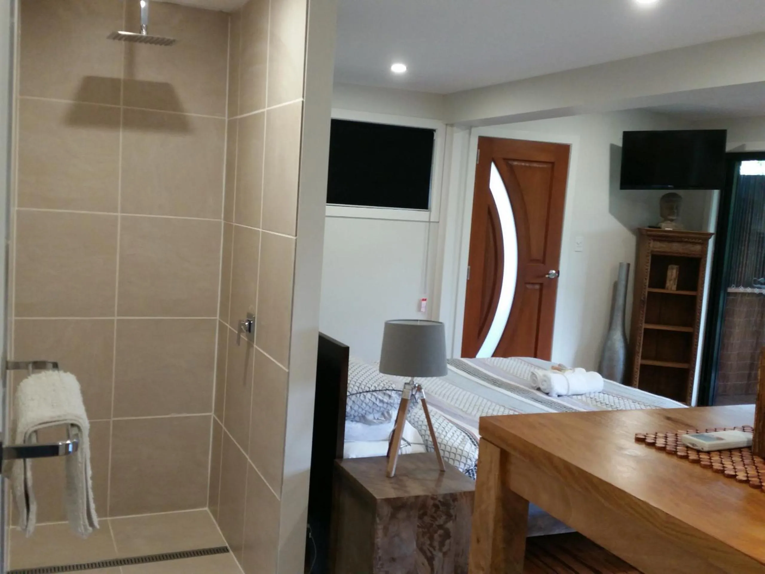 Photo of the whole room, Bed in Alaya Ascend