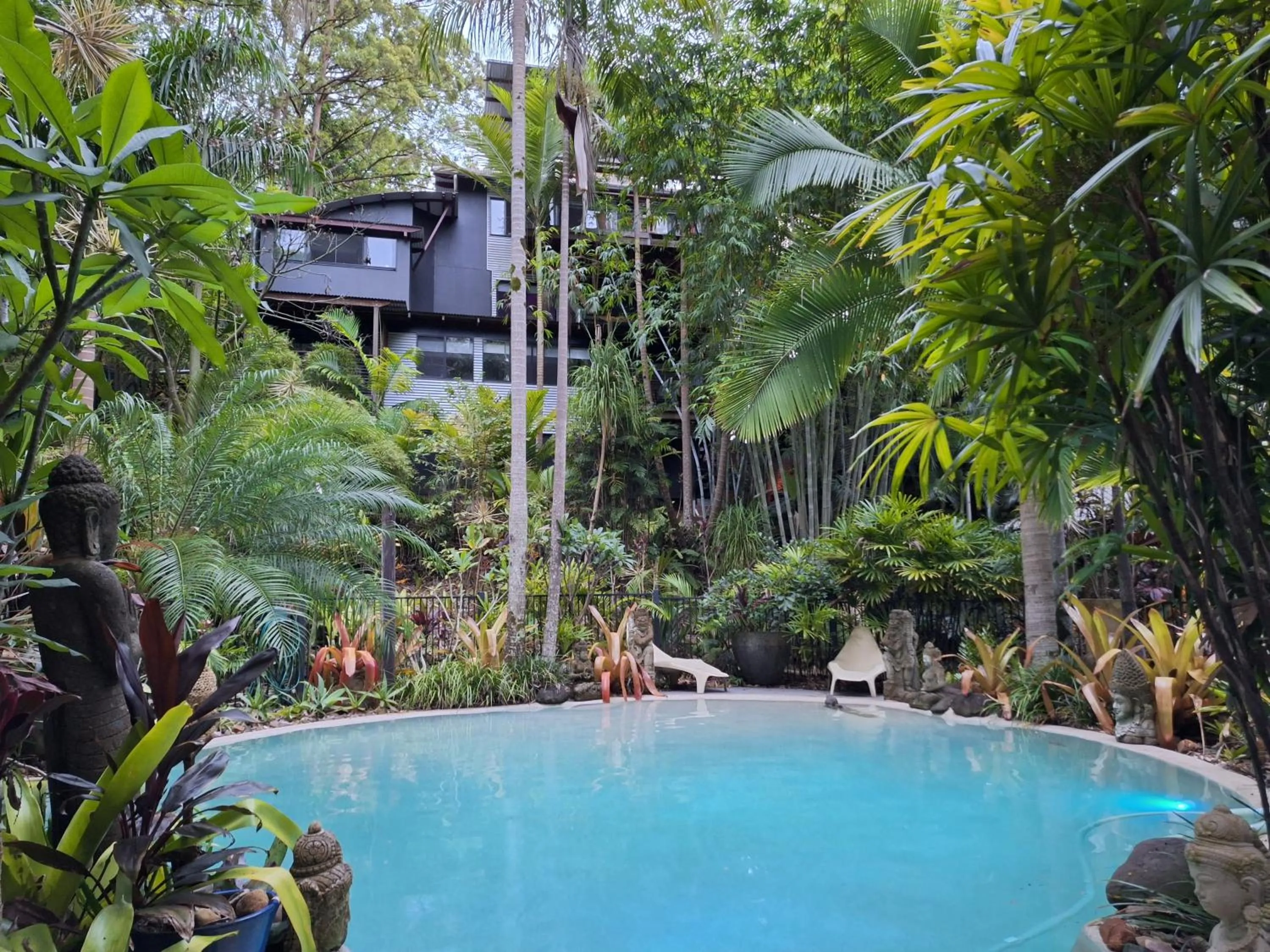 Swimming pool in Alaya Ascend
