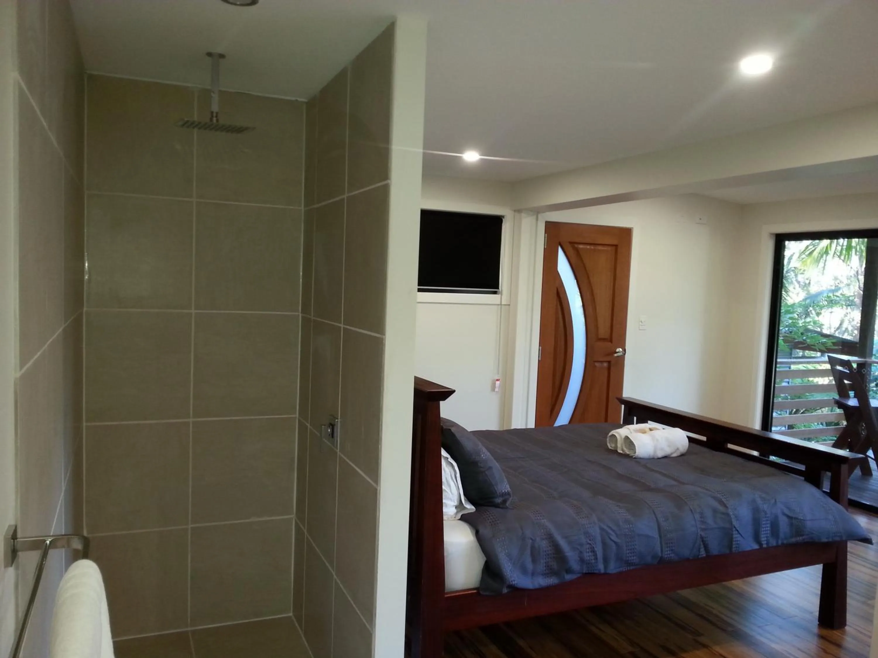 Photo of the whole room, Bed in Alaya Ascend