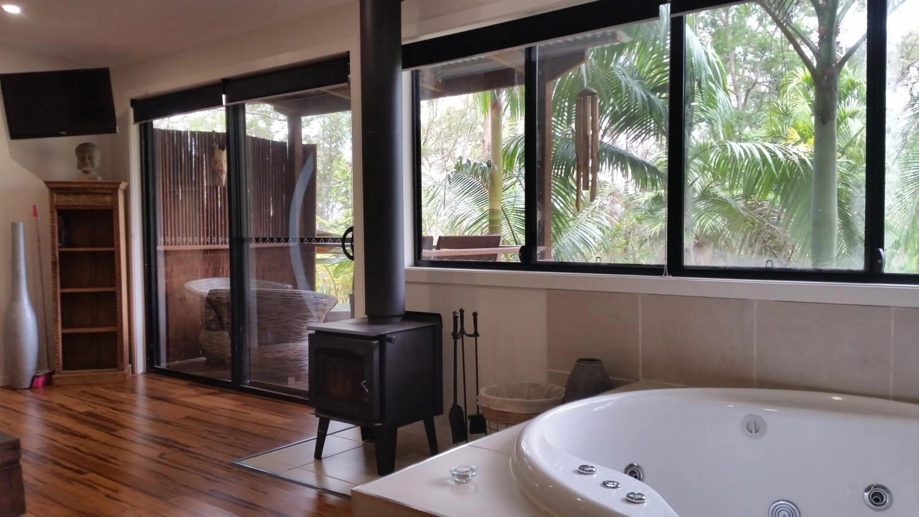 Hot Tub in Alaya Ascend