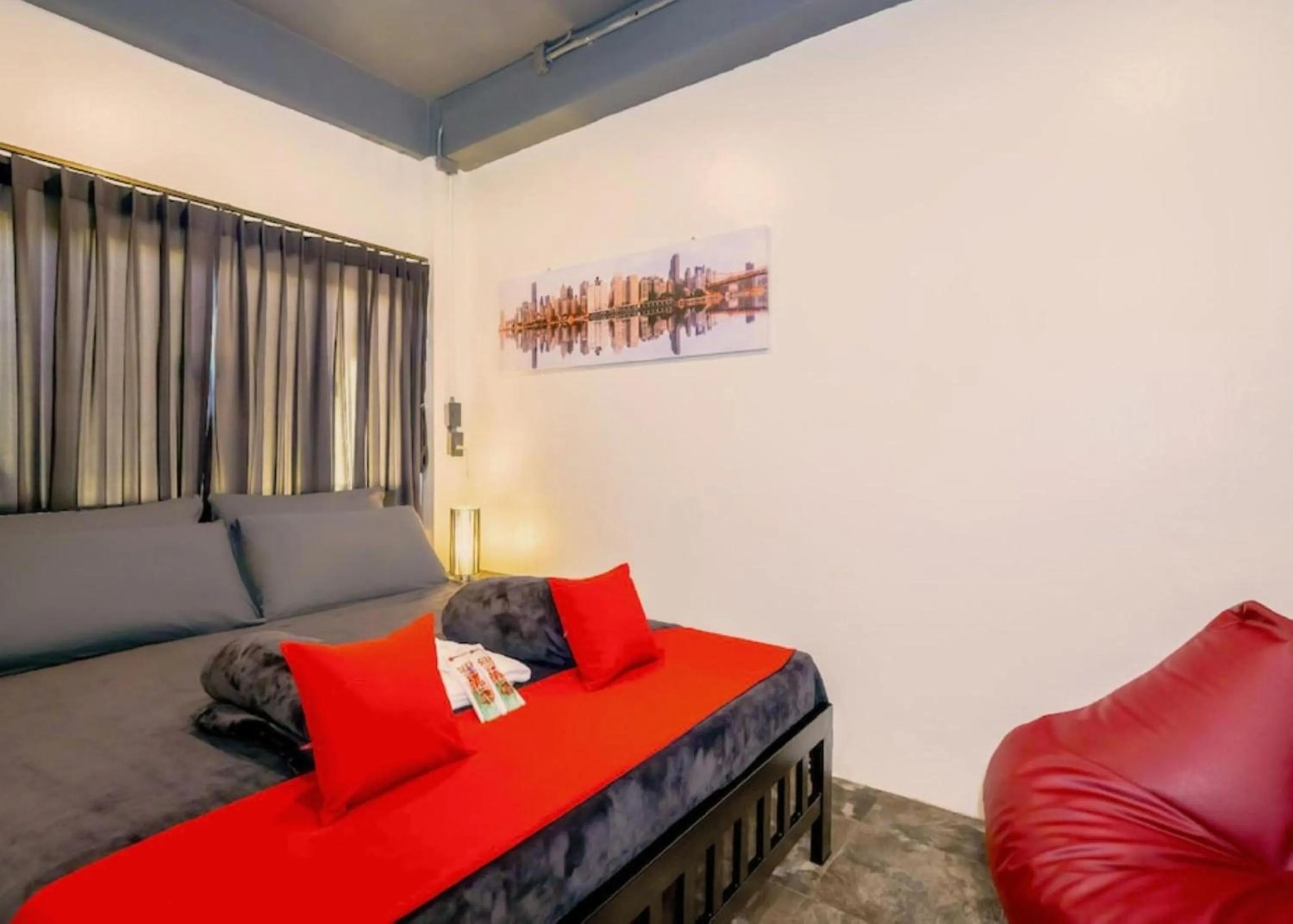 Photo of the whole room in Episode 11 Hostel Sukhumvit