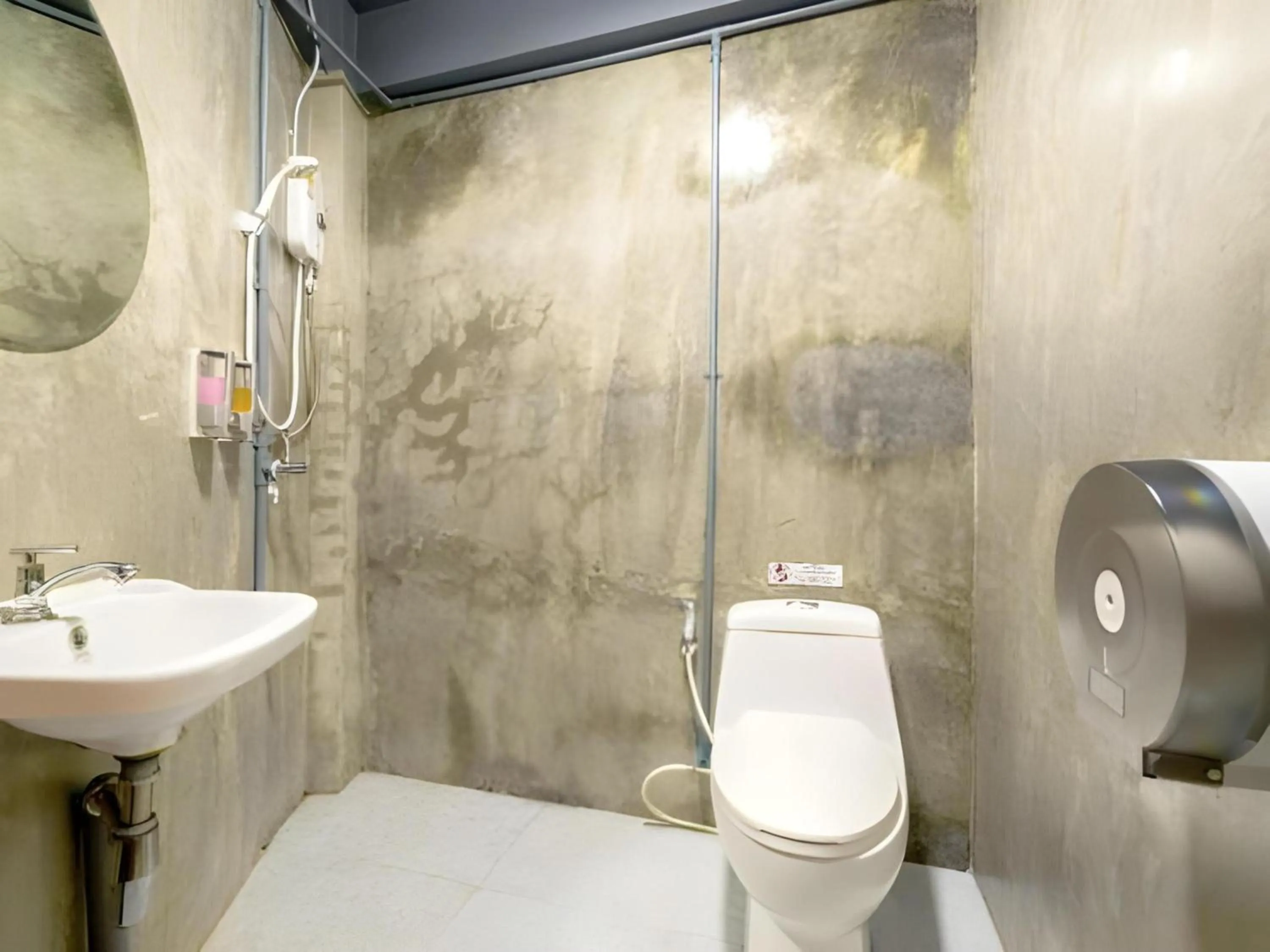 Toilet in Episode 11 Hostel Sukhumvit