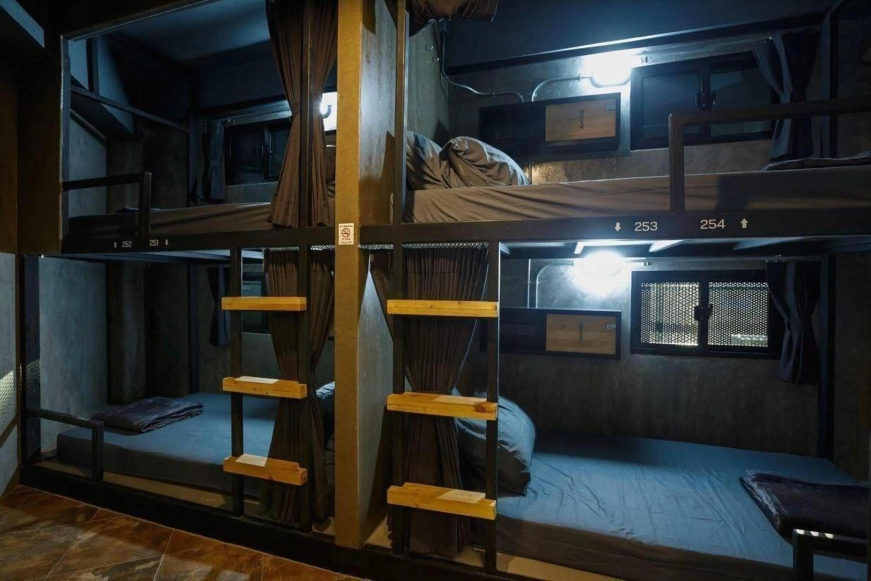 Photo of the whole room in Episode 11 Hostel Sukhumvit