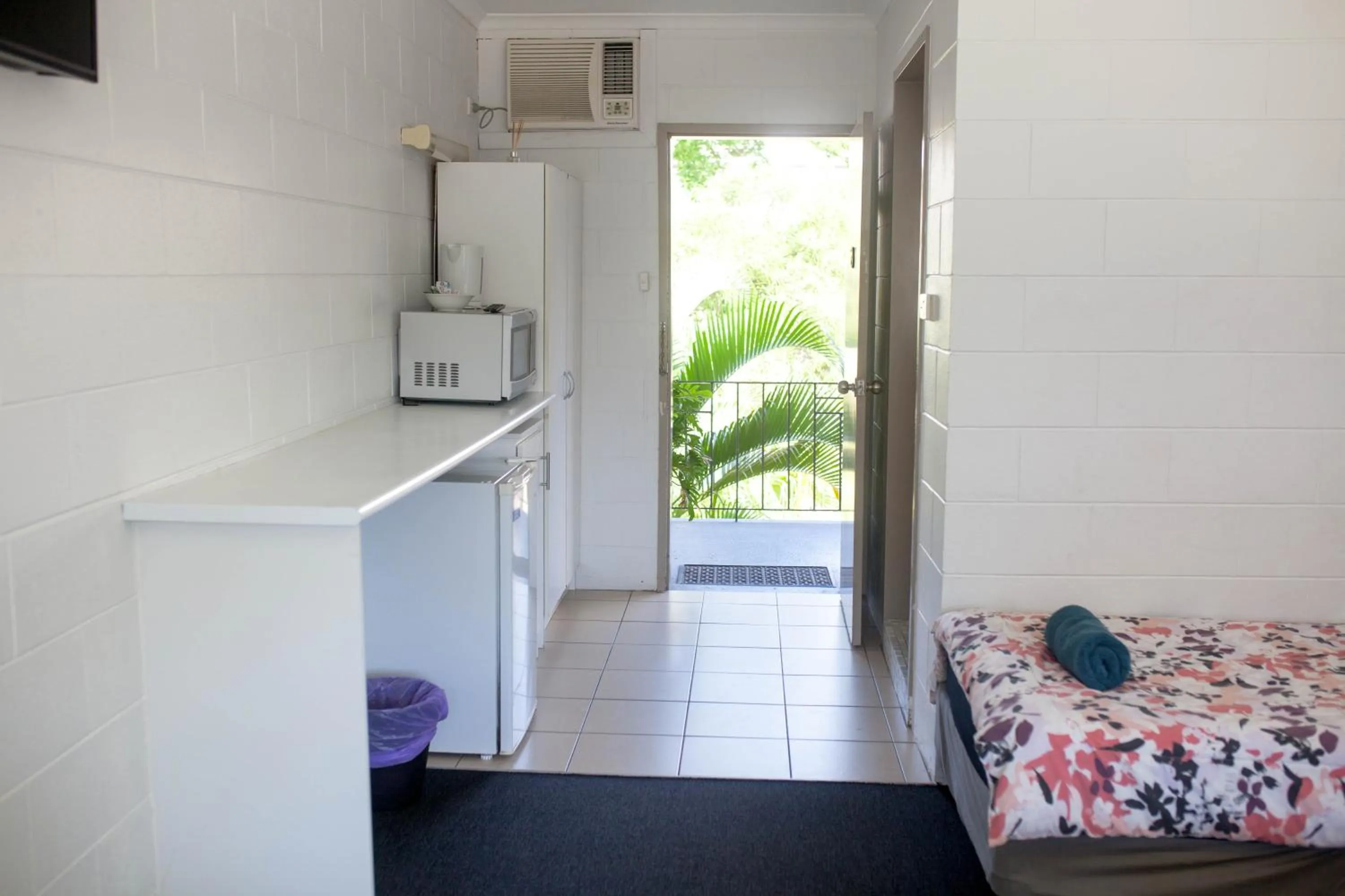 Photo of the whole room, Bed in Cairns City Motel
