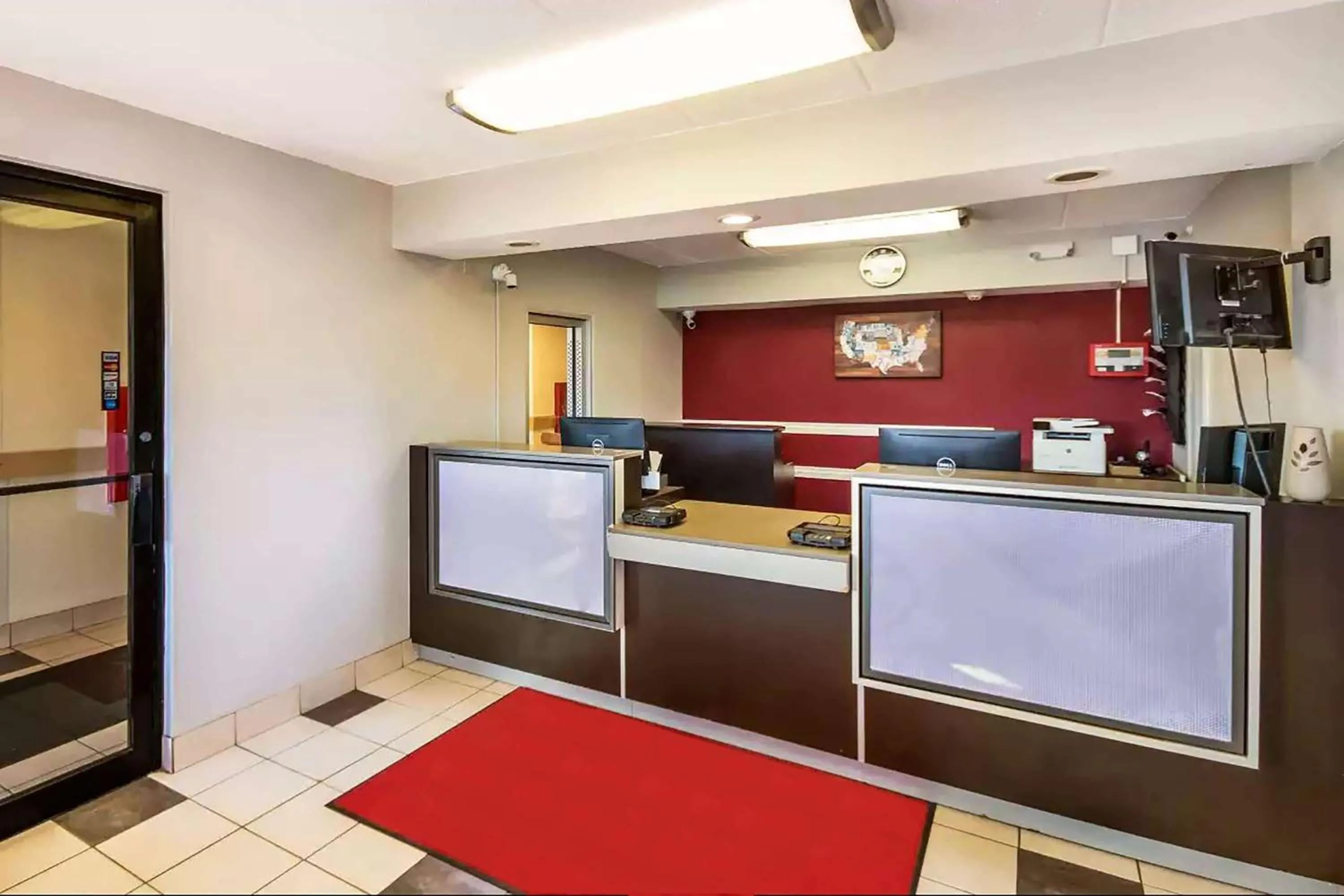 Lobby or reception in Super 8 by Wyndham Charleston WV