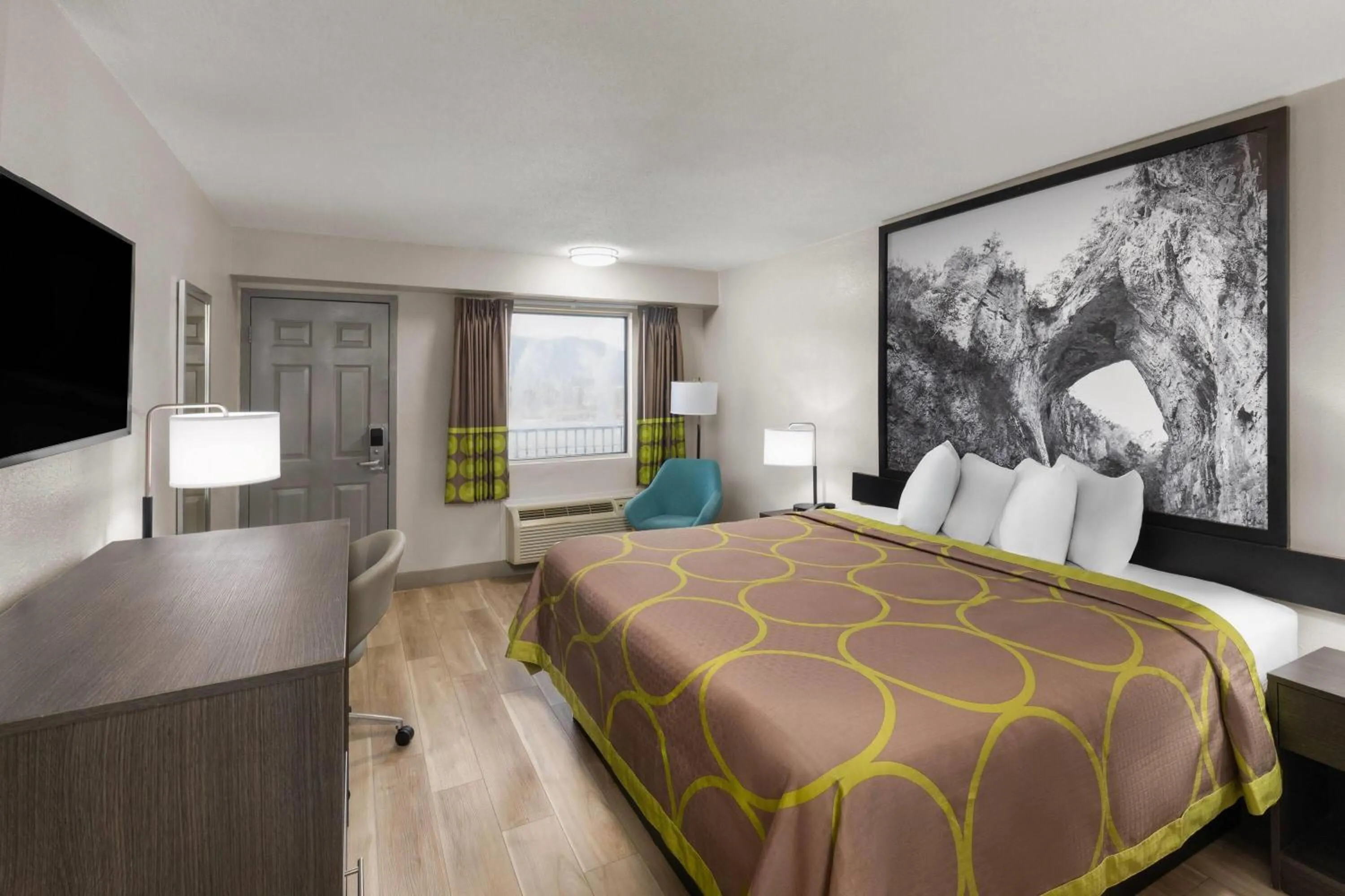 Photo of the whole room, Bed in Super 8 by Wyndham Charleston WV