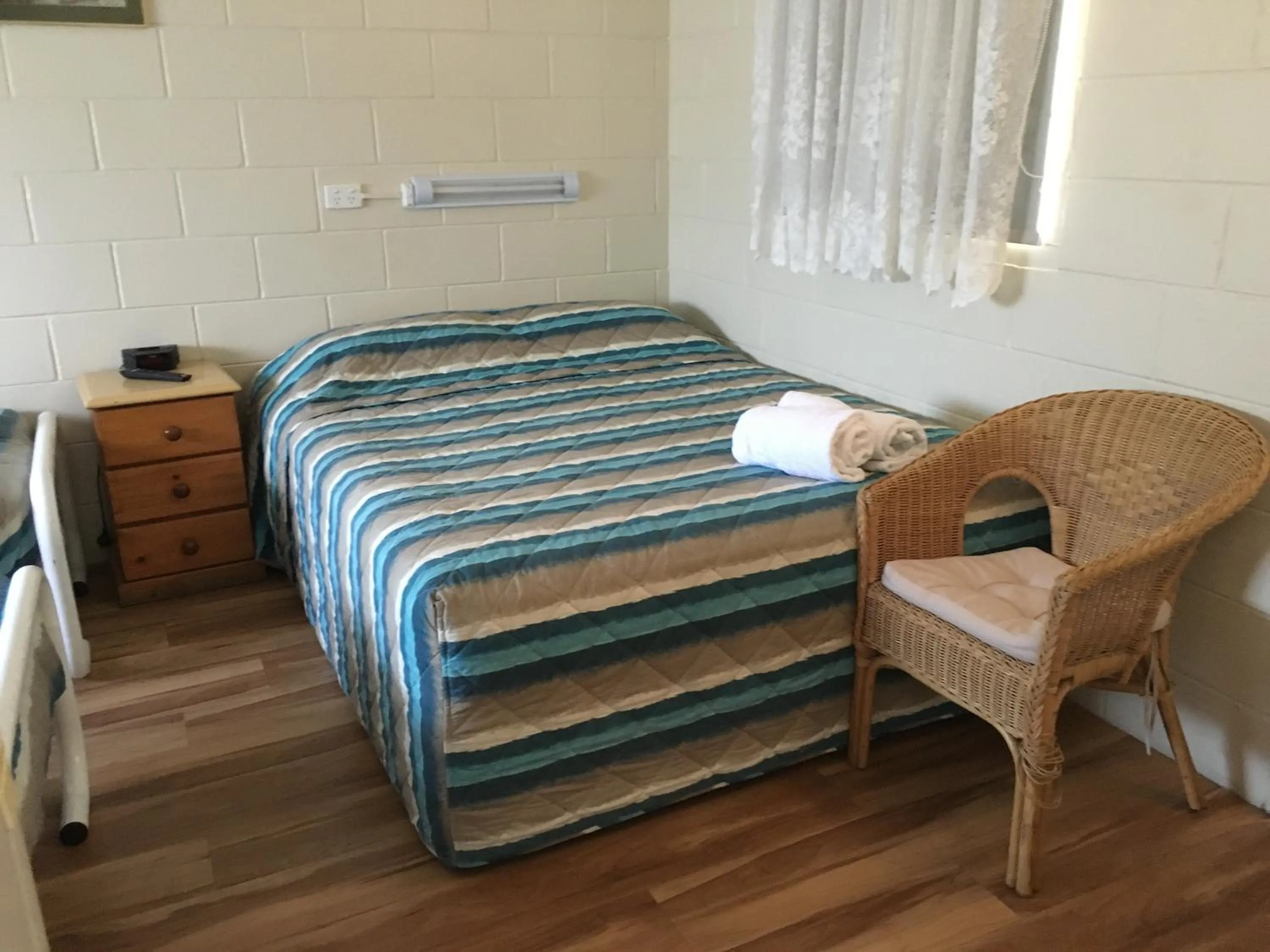 Bed in Plantation Park Motor Inn