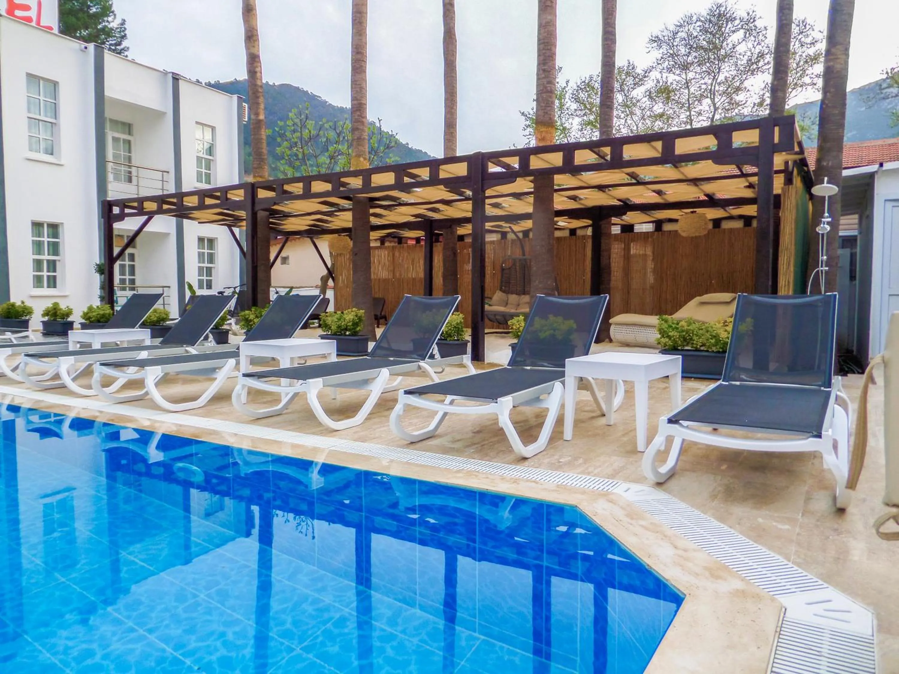 Swimming pool in Zulu Hotel